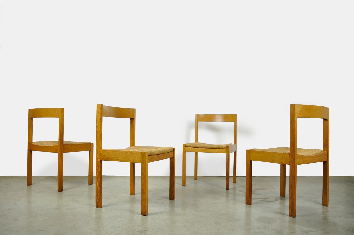 Mid-20th Century 4 oak chairs and matching extendable table by Gerard Geytenbeek