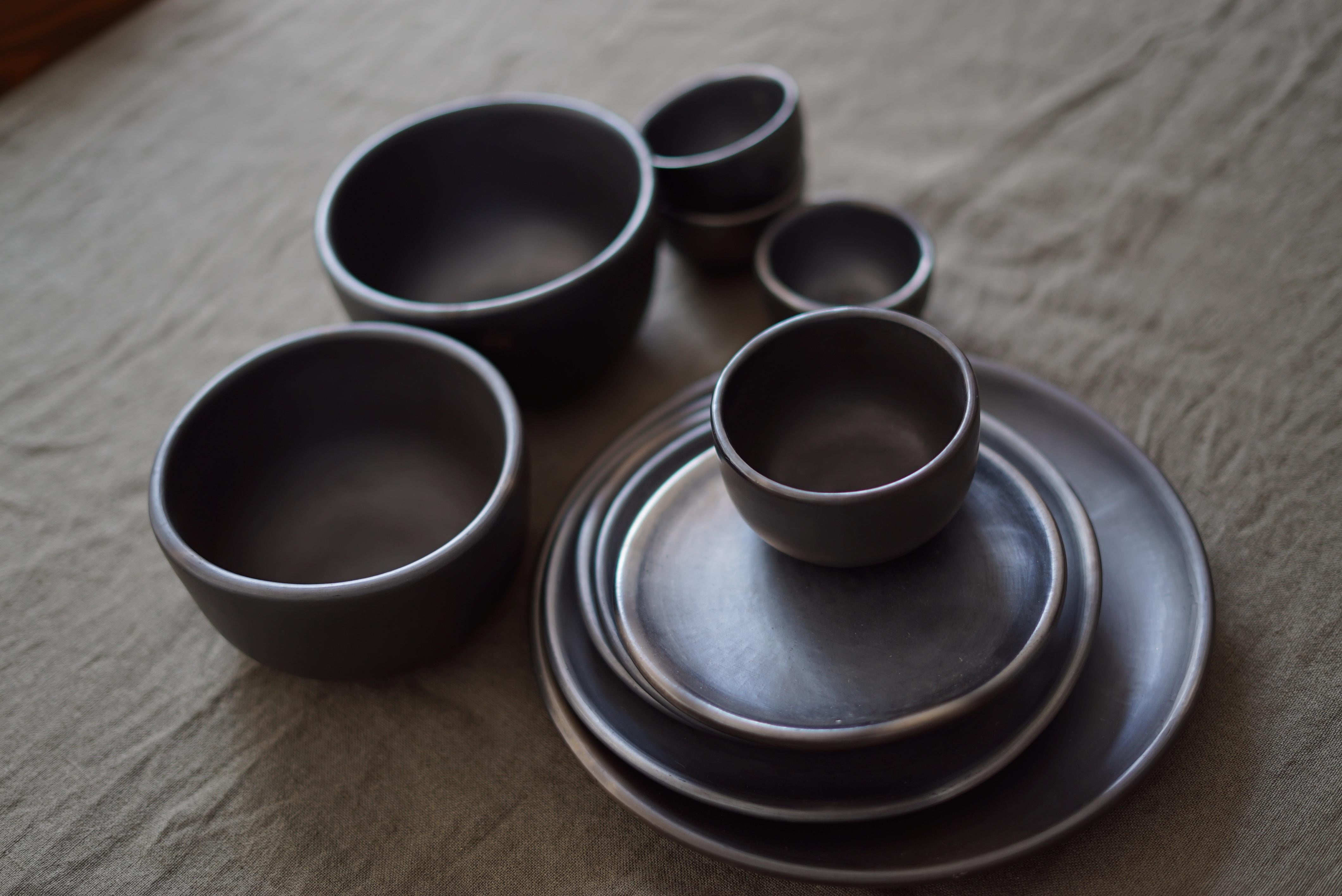 4 Oaxacan Black Clay 20cm Dessert Plates Handmade Tableware Barro Oaxaca In New Condition For Sale In London, GB