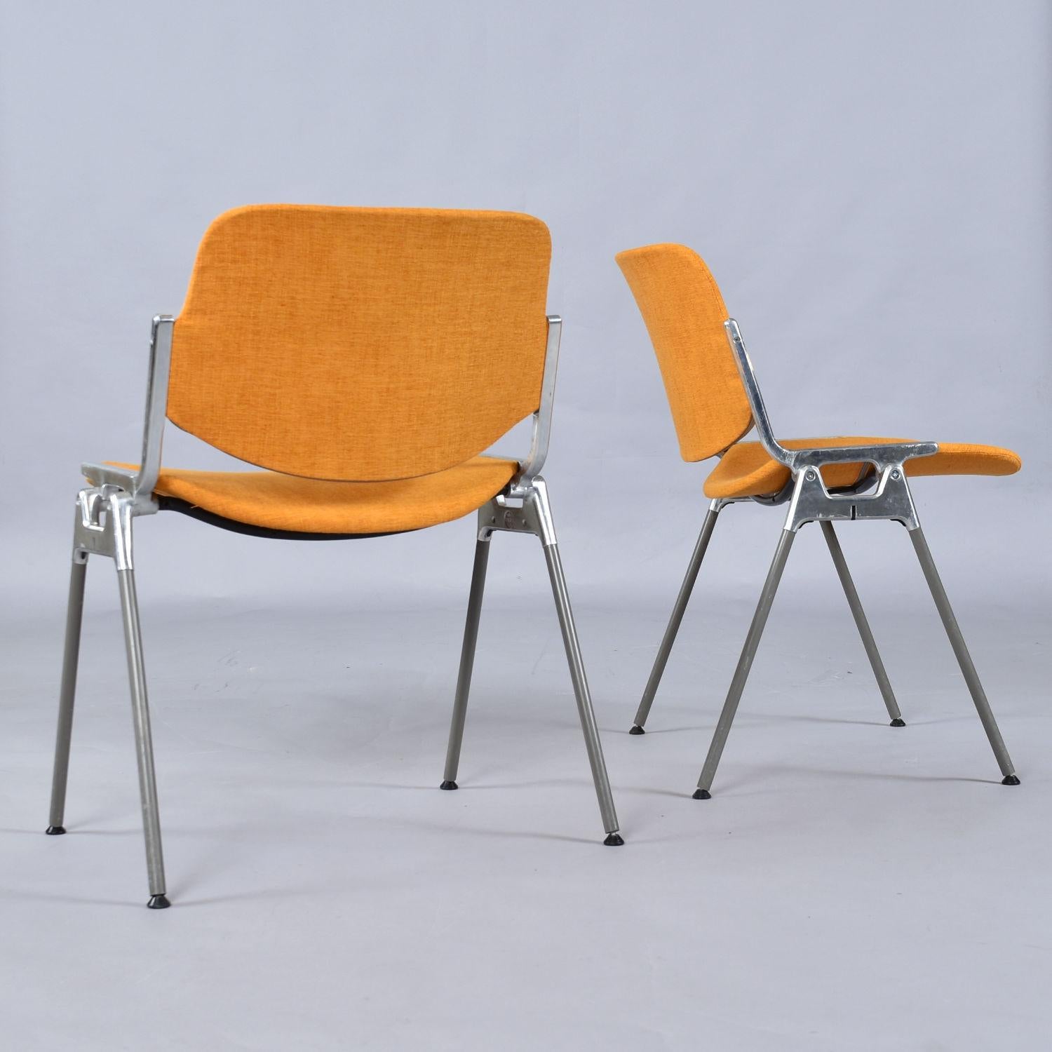 4 Orange Giancarlo Piretti for Castelli DSC 106 Stacking Chairs Made in Italy In Good Condition In Chattanooga, TN