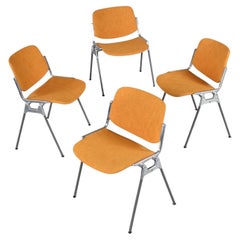 4 chaises empilables orange Giancarlo Piretti pour Castelli DSC 106 fabriquées en Italie