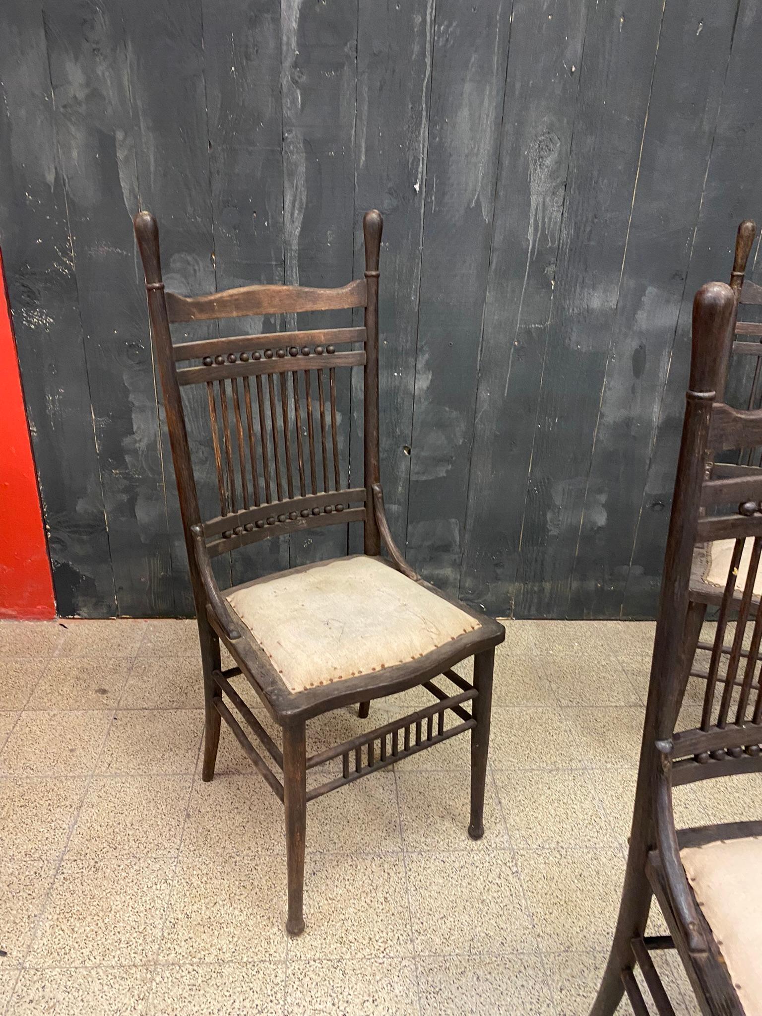 4 Originalstühle aus der Zeit um 1900 in Eiche 
diese Stühle sind sehr gut gemacht, sehr leicht und dennoch sehr solide, denn obwohl nicht restauriert, gibt es keine Mängel oder gebrochene Stangen 

der Preis gilt für 1 Stuhl.
