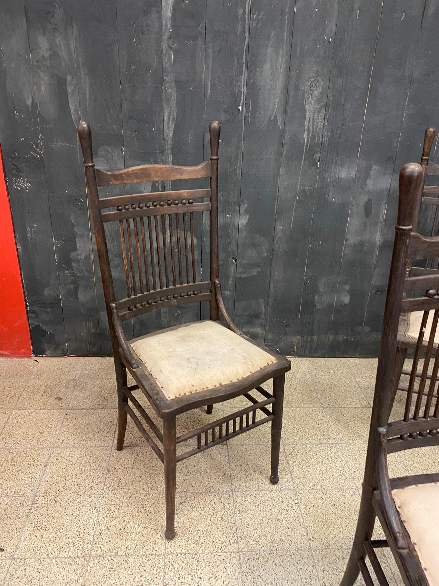 4 chaises originales de la période 1900 en chêne 
ces chaises sont très bien faites, très légères et néanmoins très solides, car bien que non restaurées il n'y a pas de manque ou de barreaux cassés 

le prix est pour 1 chaise.