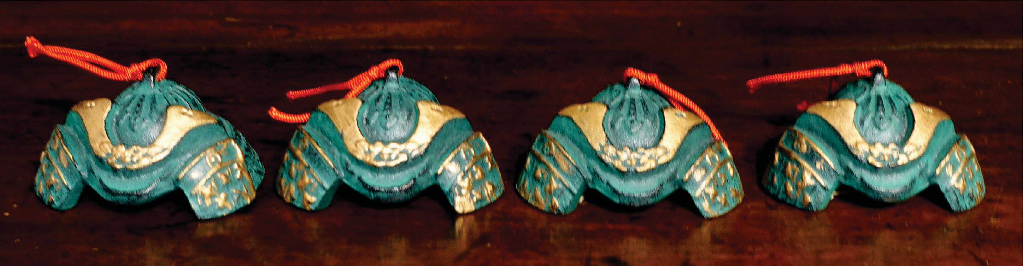 4 painted-gilt iron paper weights by Boku Undo Co. Japan NO. 20
This is an old stocked item and still in its new condition in the boxes.