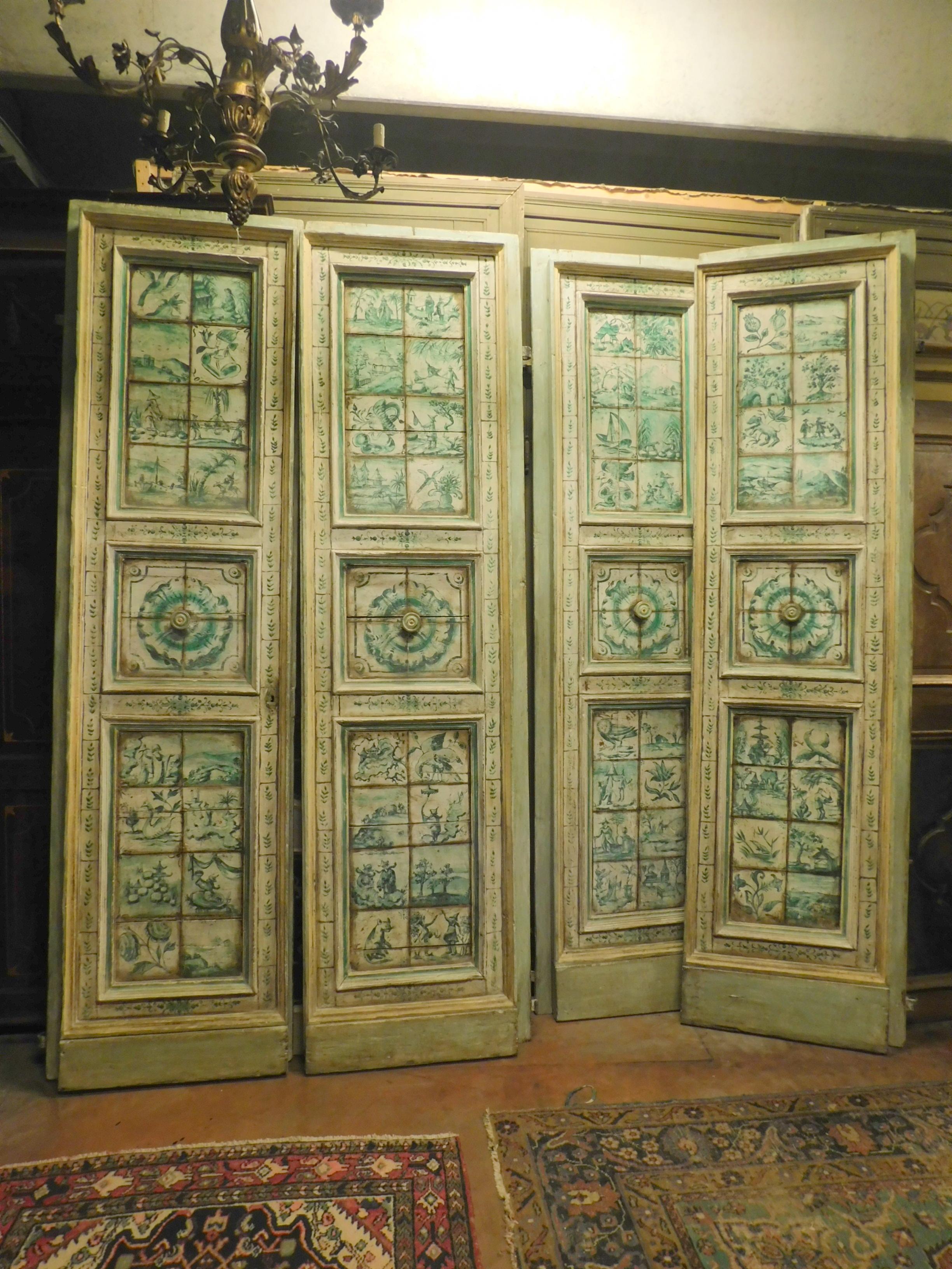 5 portes à deux battants, paires de portes anciennes avec des carreaux de majolique peints à la main, couleur verte sur fond blanc crème, provenant d'une prestigieuse villa en Toscane, où l'on produisait la majolique.
Réalisées par un artisan