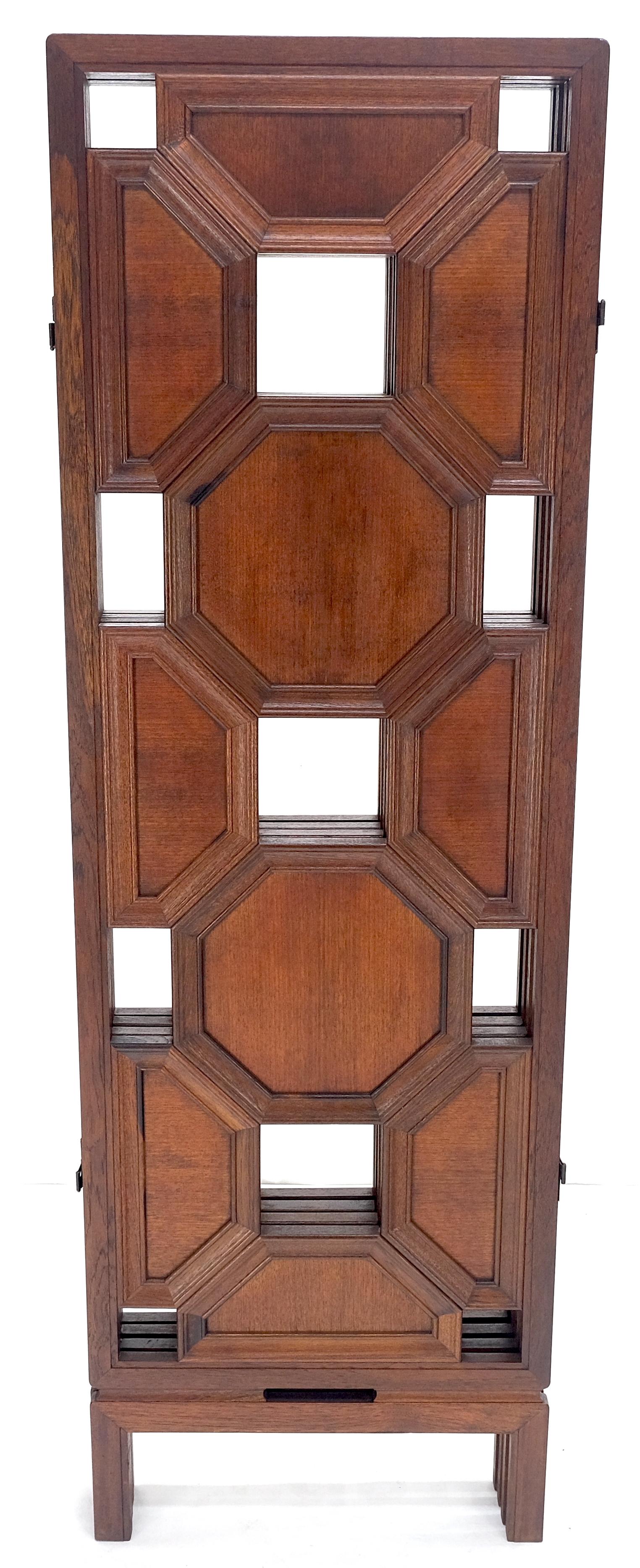 4 Panel Honey Comb Checker Board Style geschnitzt Teak Bildschirm Raumteiler MINT! (Teakholz) im Angebot