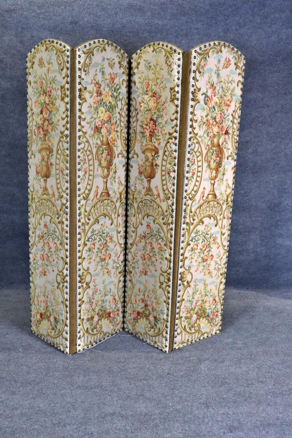 Needlepoint 4-Panel-Raumteiler-Bildschirm. Nagelkopfverzierung. 

Jede Platte misst 75 1/4