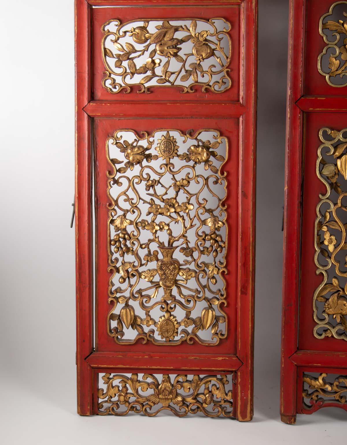 4-Panel Red and Gold in Openwork Wood and Carved Fruit, Flowers and Symbols 4