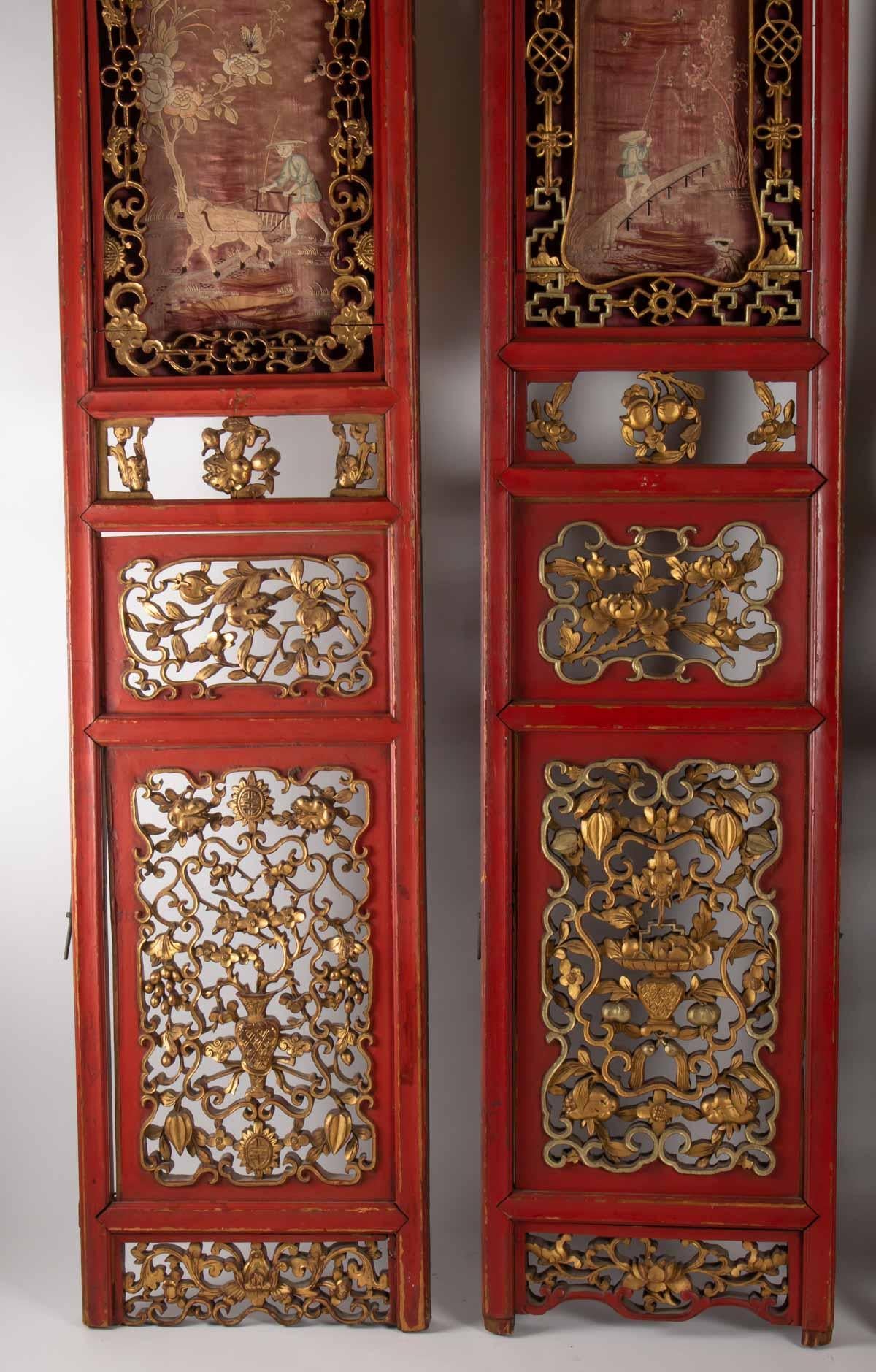 Chinese 4-Panel Red and Gold in Openwork Wood and Carved Fruit, Flowers and Symbols