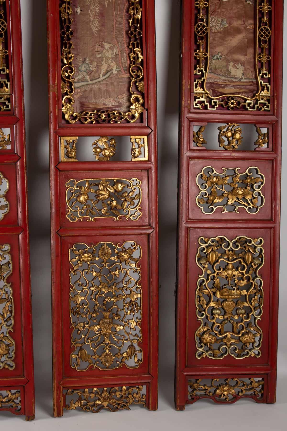 Painted 4-Panel Red and Gold in Openwork Wood and Carved Fruit, Flowers and Symbols