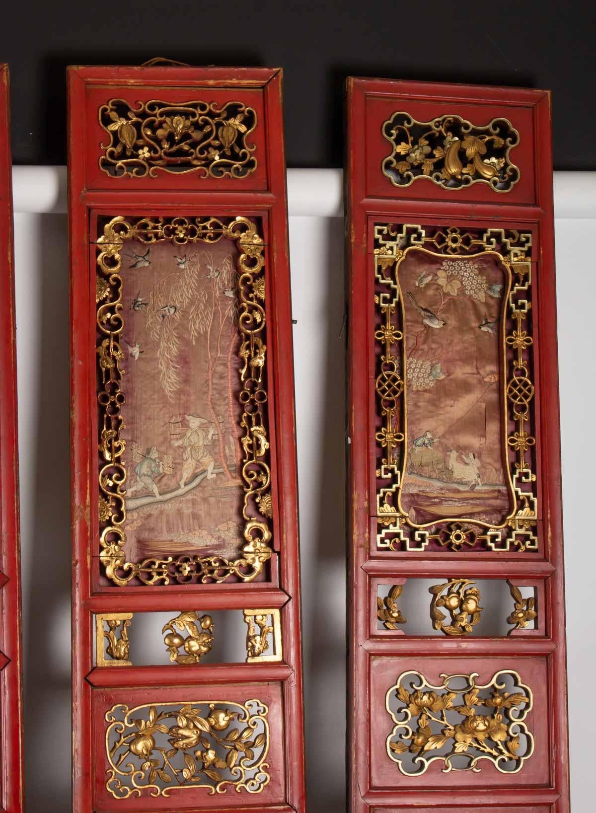 4-Panel Red and Gold in Openwork Wood and Carved Fruit, Flowers and Symbols In Good Condition In Saint-Ouen, FR