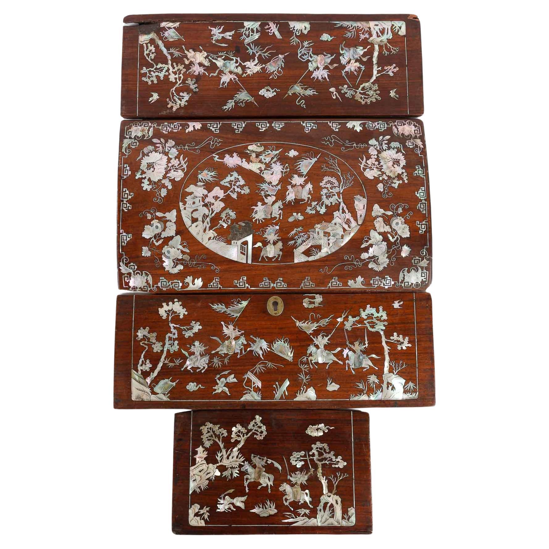 4 Tafeln einer Holzschachtel mit Perlmutt-Intarsien, chinesische Szenen. im Angebot