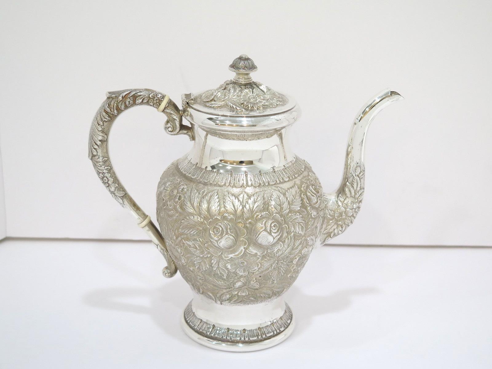 American 4 Pc Sterling Silver S. Kirk & Son Vintage Floral Repousse Tea / Coffee Service For Sale