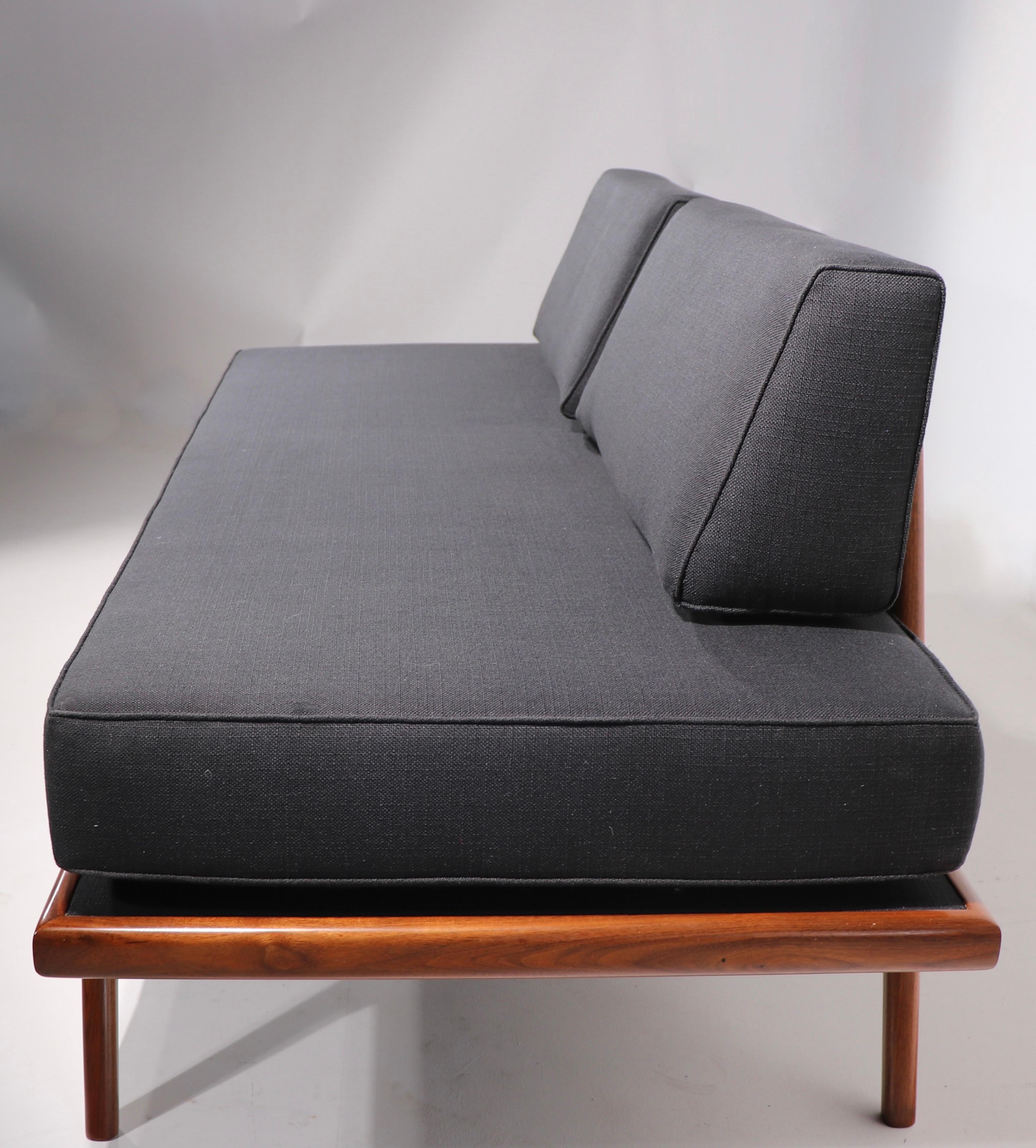 Tissu d'ameublement 4 Pc. Suite Mel Simlow Furniture - 2 canapés 1 fauteuil de salon 1 table en vente