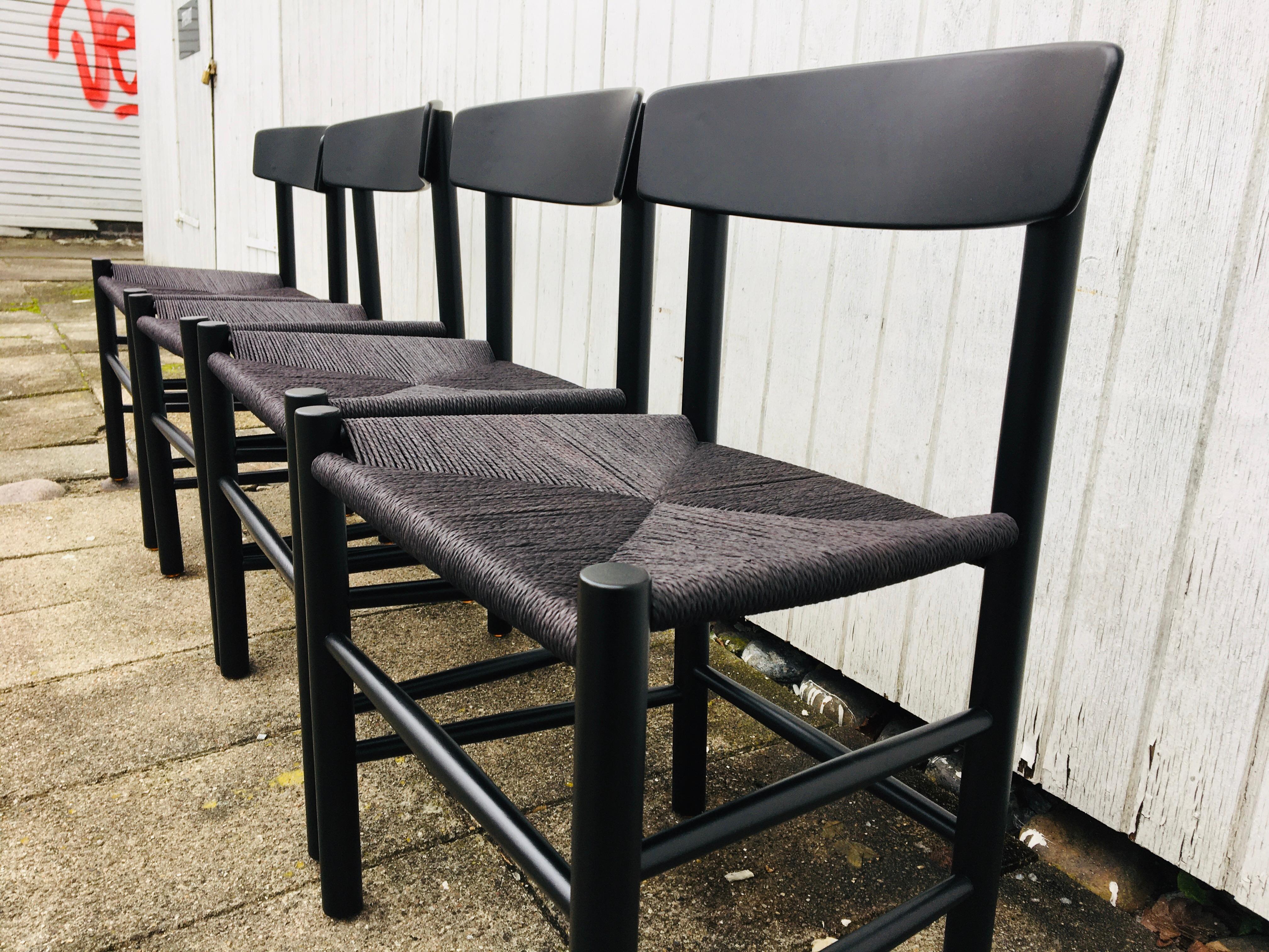 4 Pieces Borge Mogensen J39 Dining Chair, Black Lacquer In Good Condition In Odense, Denmark