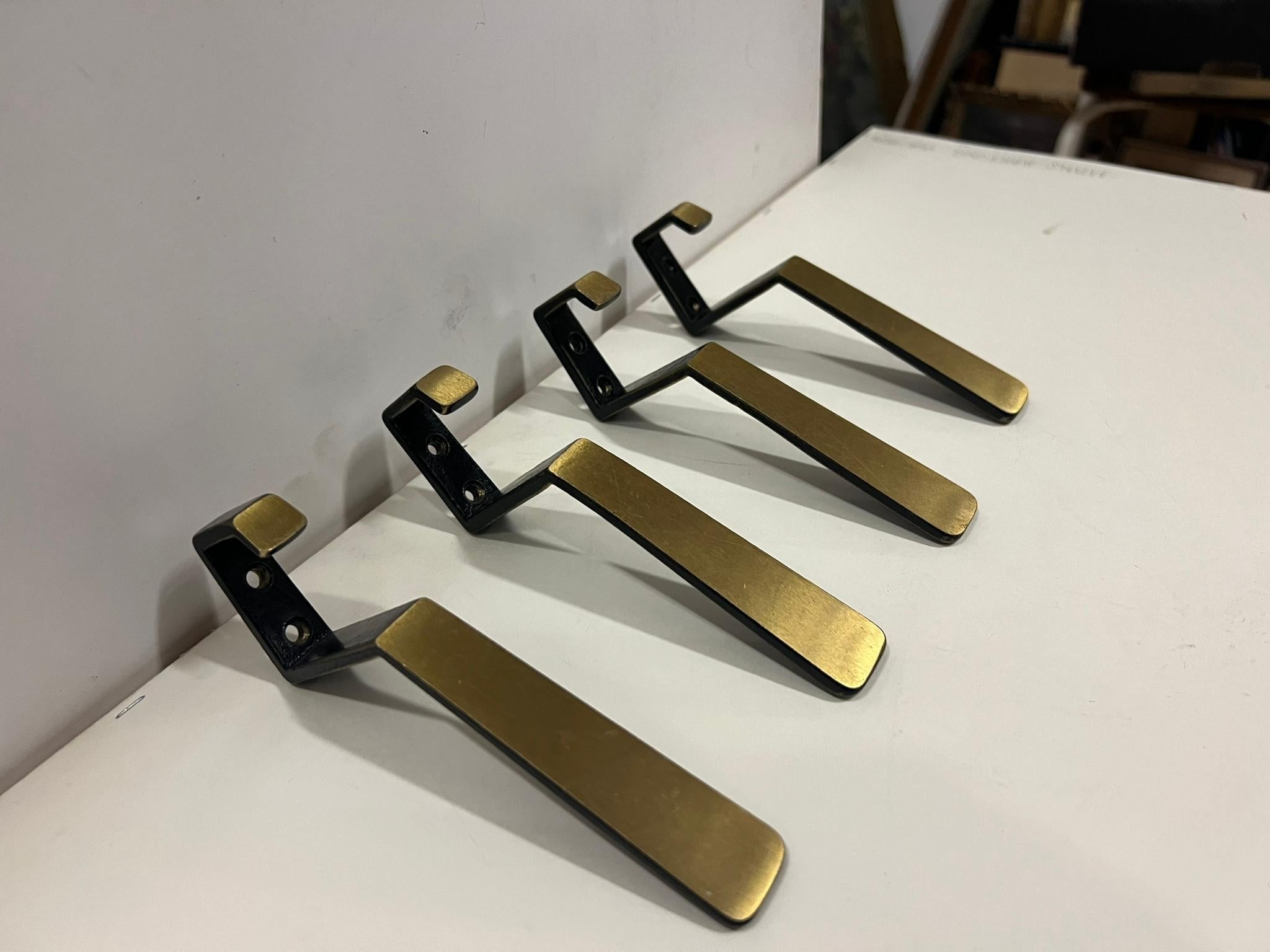 4 Stk. Wandhaken, Messing geschwärzt, Herta Baller im Zustand „Gut“ im Angebot in Wien, AT