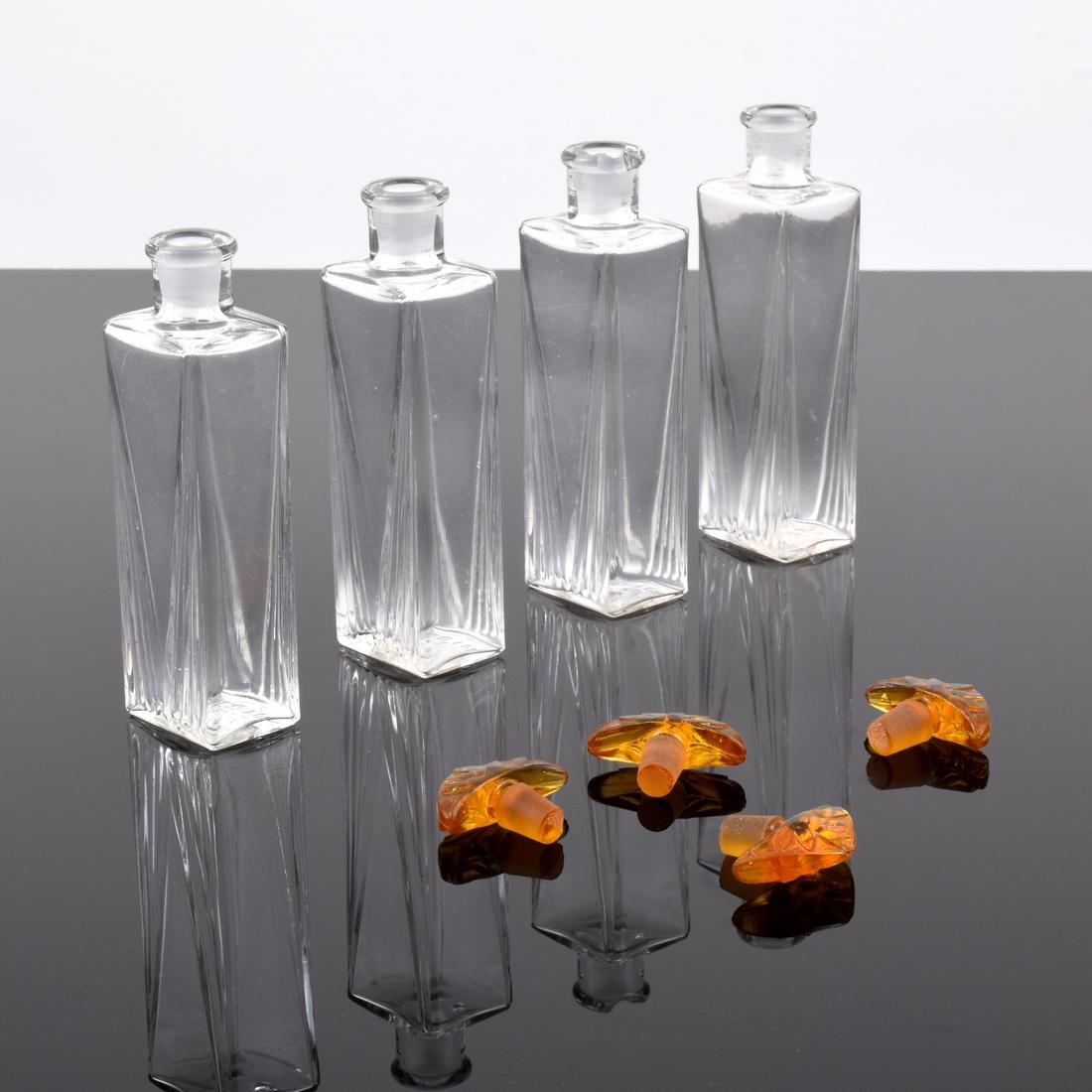 Vetro 4 flaconi di profumo, modello Lalique in vendita