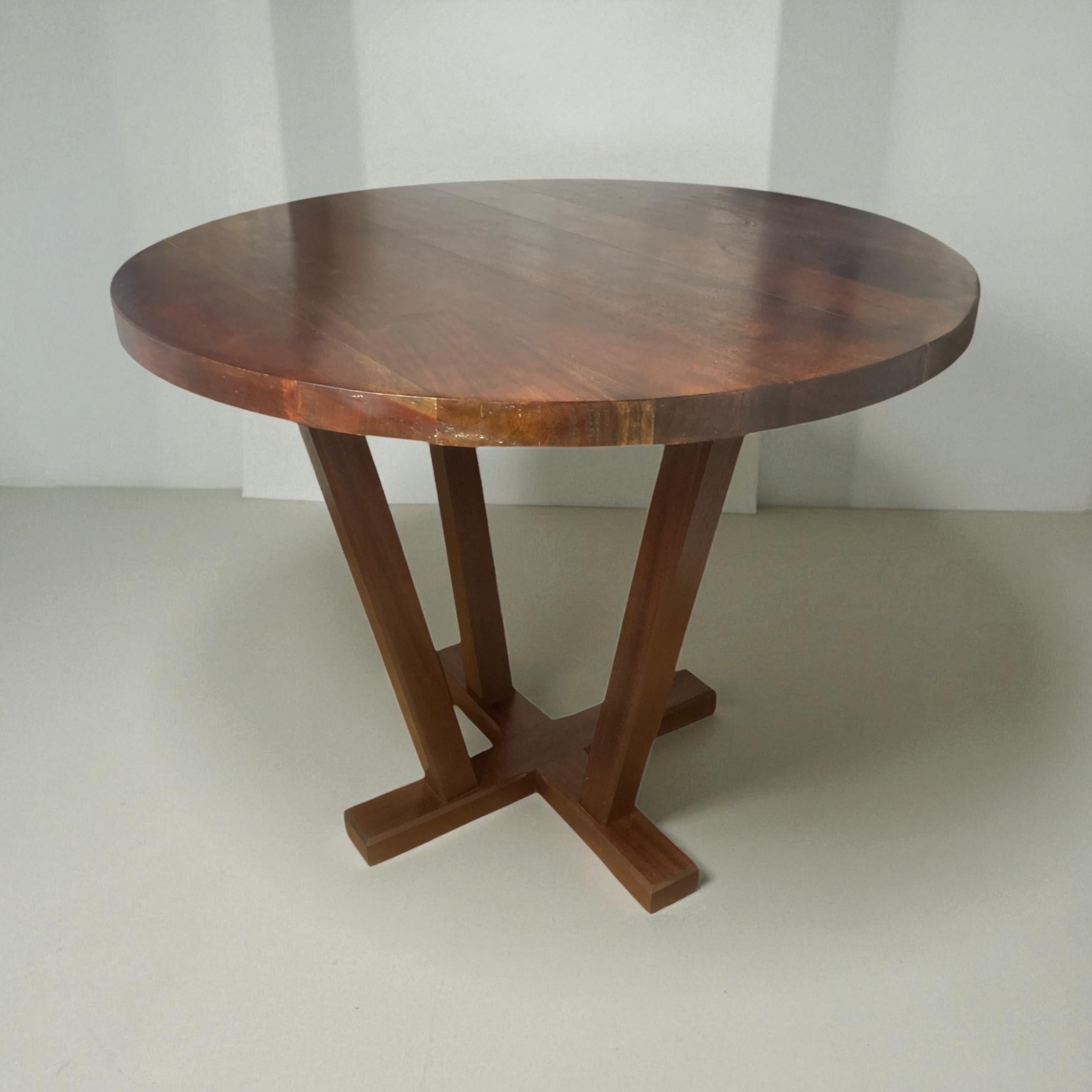 Table de restaurant ou de salle à manger circulaire en acajou pour 4 personnes en vente 2