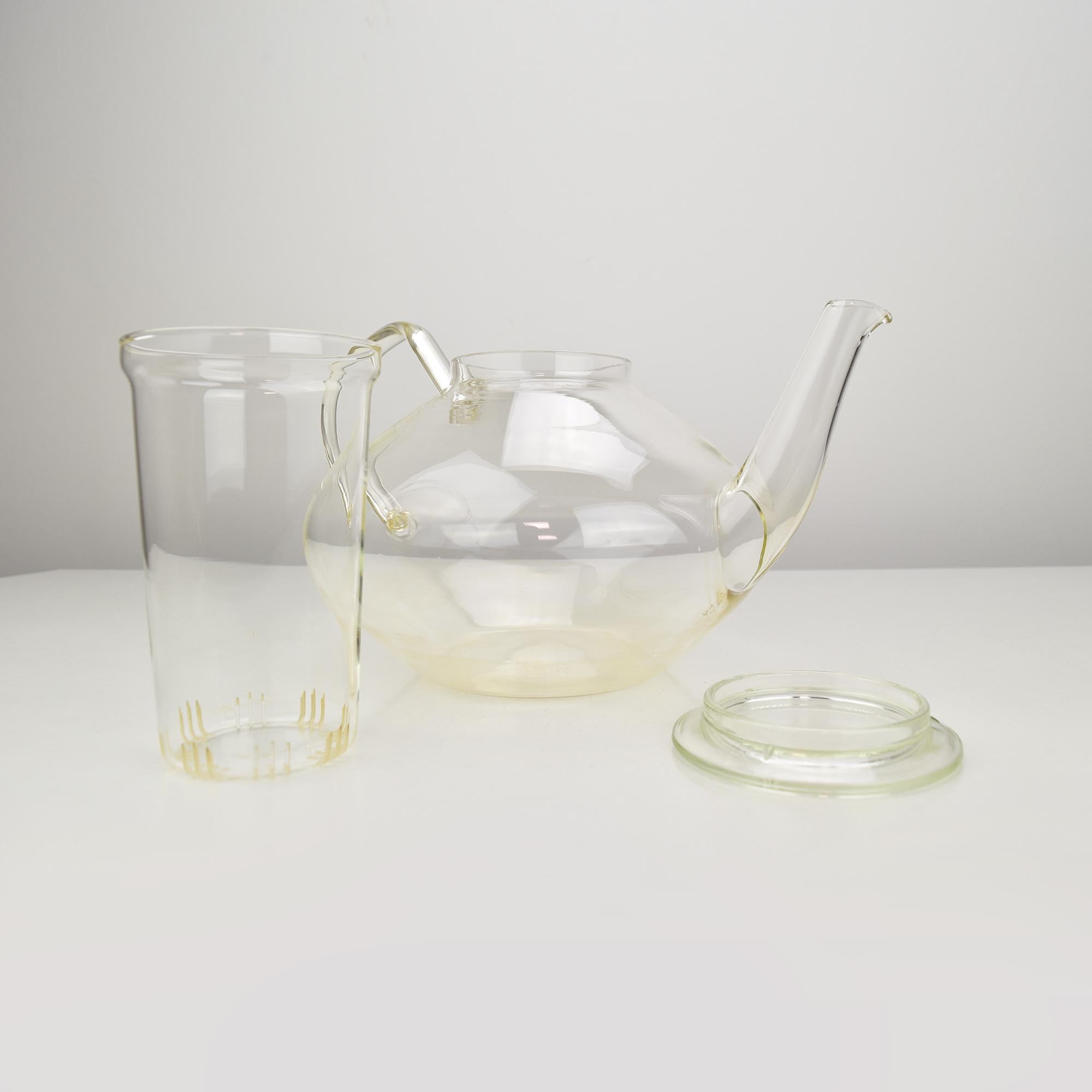 4 Personen Tee-Set 13 Teile Design Heinrich Loffelhardt für Jenaer Glas (Mitte des 20. Jahrhunderts) im Angebot
