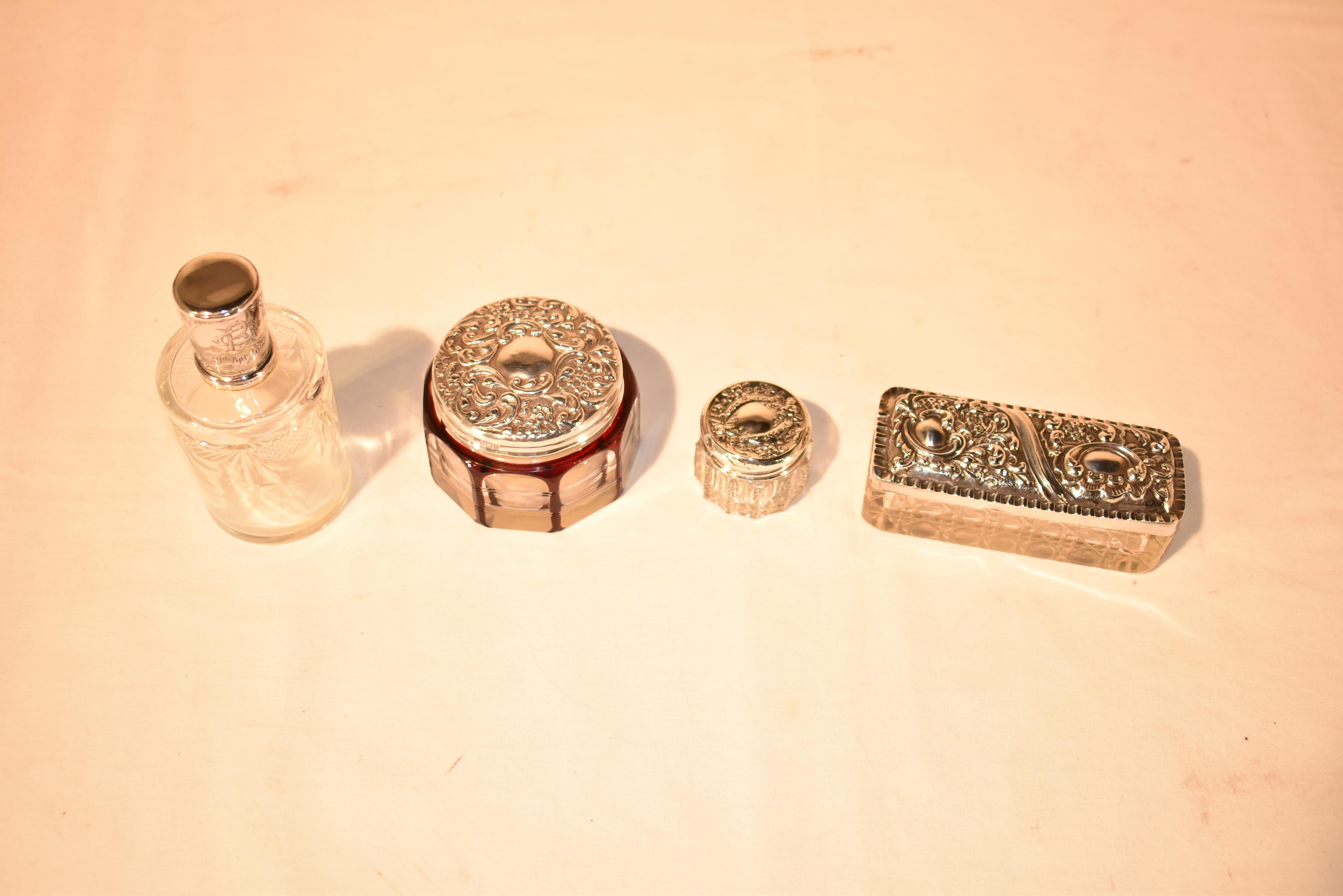  4 Pieces geschliffenes Kristall Kommode Set (Edwardian) im Angebot