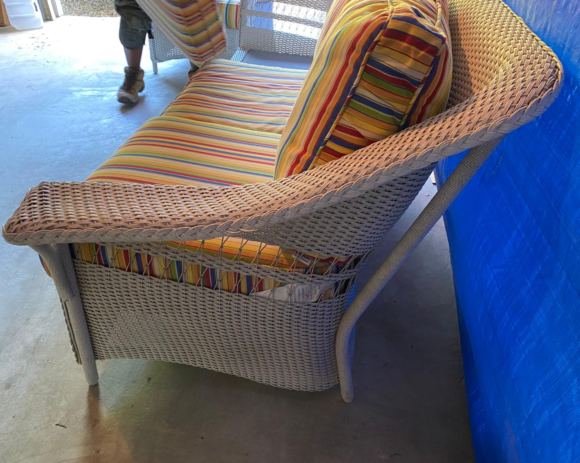 4 Piece Wicker Patio Seating Ensemble In Good Condition For Sale In Sheffield, MA