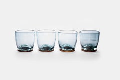 Ensemble de 4 pièces de verres gris soufflés à la main avec sous-verres en bois de Parota