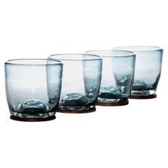 Set aus grauen mundgeblasenen Gläsern mit Parota-Holzuntersetzern, 4 Stück