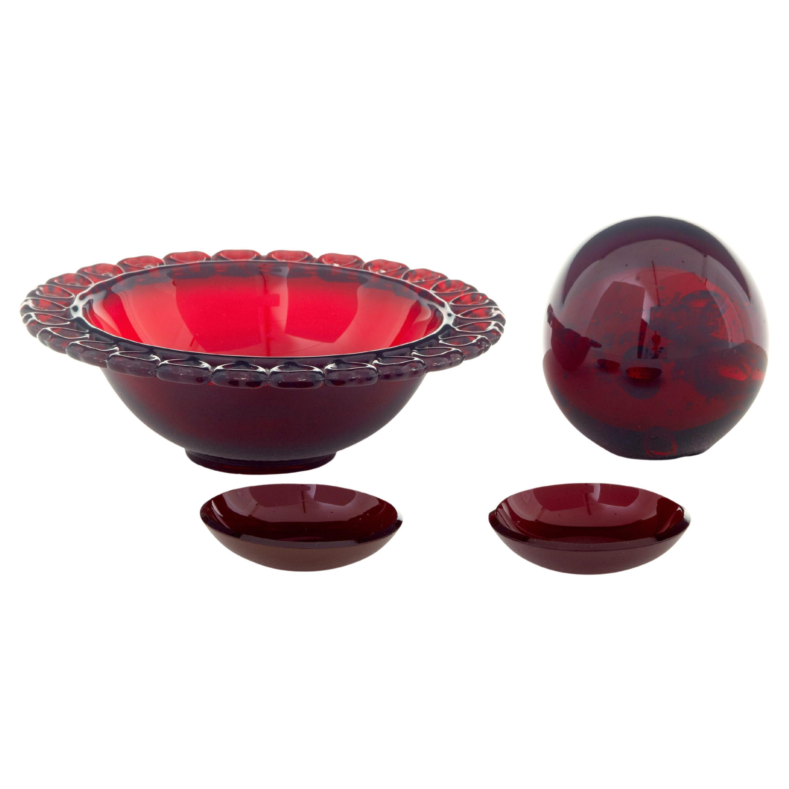 4 pieces of 1950’s Scandinavian red art glass by Monica Bratt For Sale