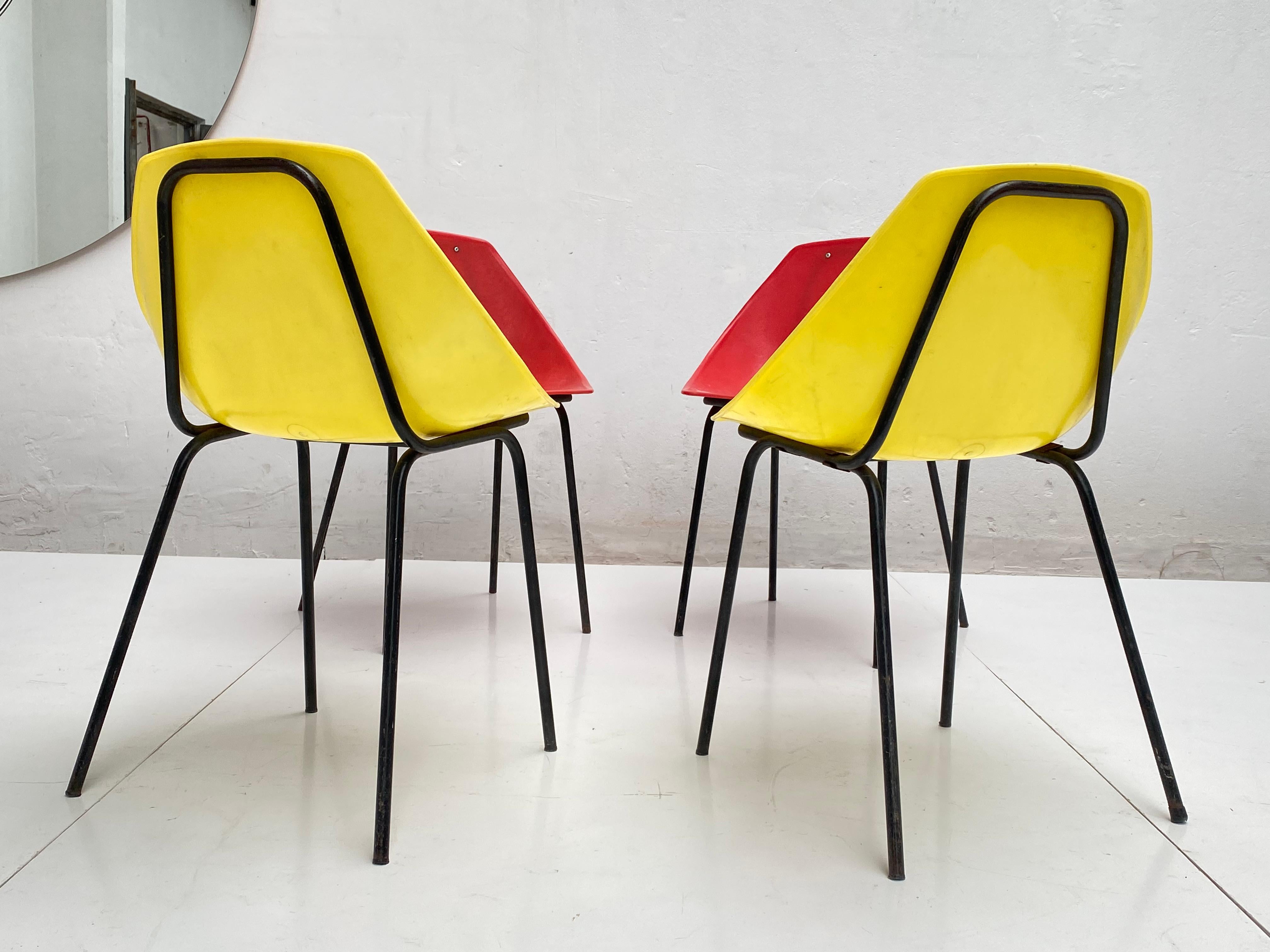 Set of four chairs by French designer Pierre Guariche in yellow and red molded plastic, model 'Coquillage' 

Produced in Belgium by Meurop early 1960's

Moulded plastic seats and black enamelled metal base

These cute and bright coloured