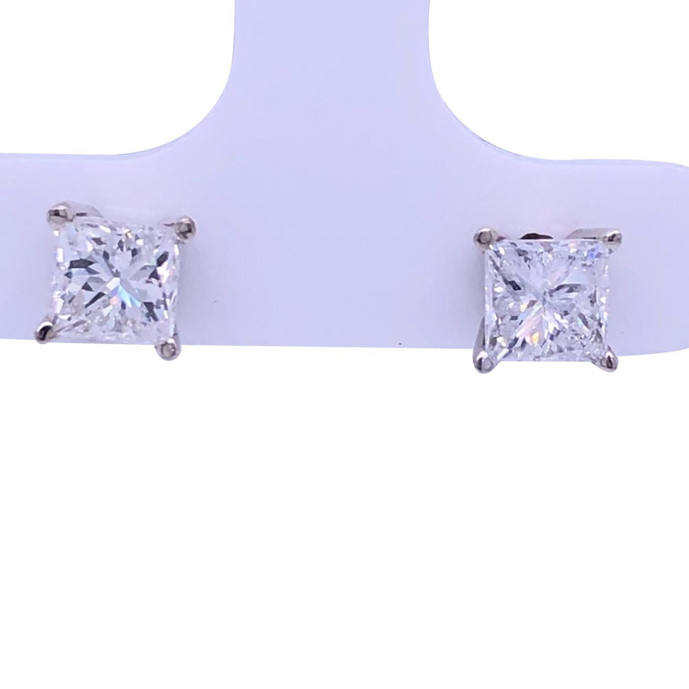 1.45Ct Princess Cut Diamond Basket Stud Earrings 14k Gold 4 Prong Screw Back In Good Condition For Sale In Aventura, FL