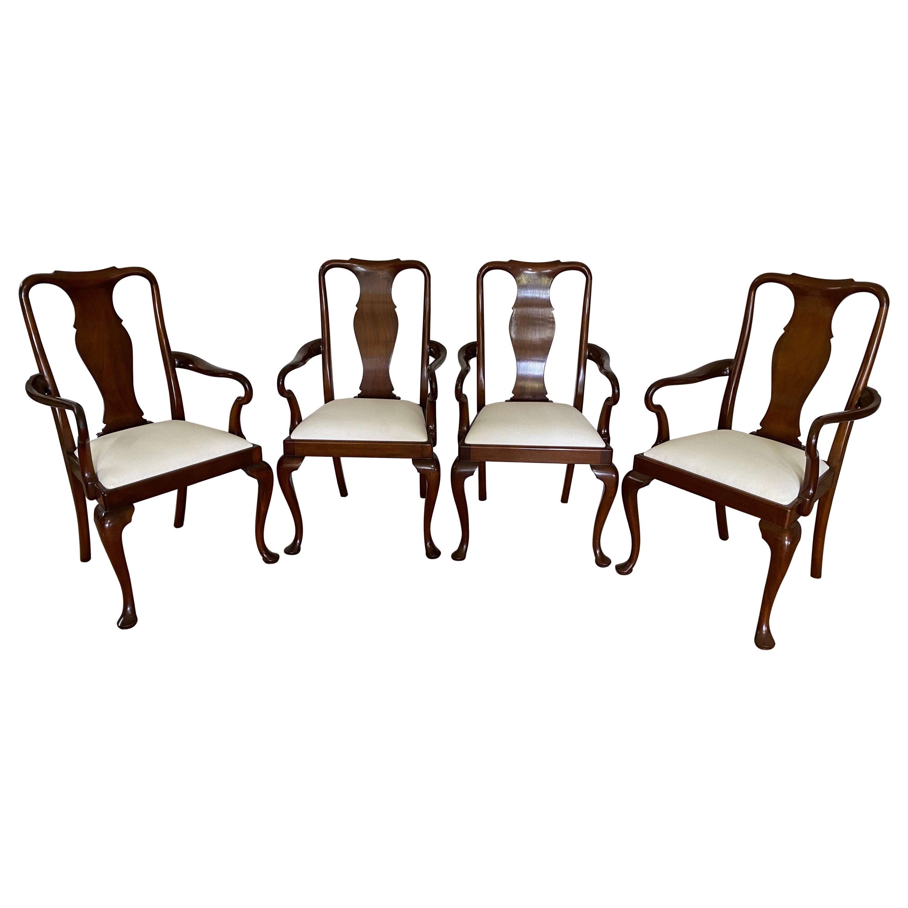 4 chaises à accoudoir de salle à manger de style Queen Anne