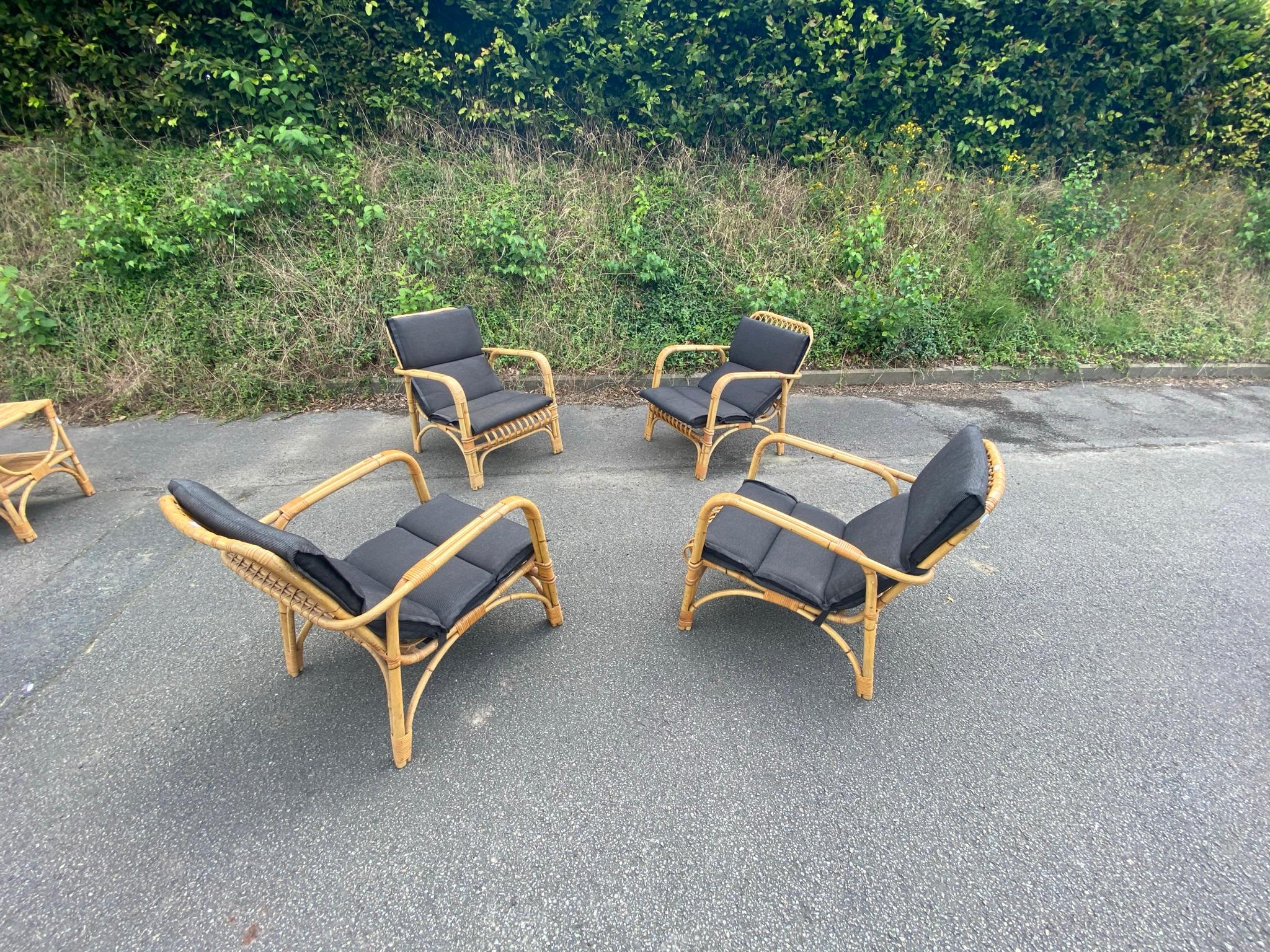 4 fauteuils en rotin et leurs coussins, vers 1970-1980.