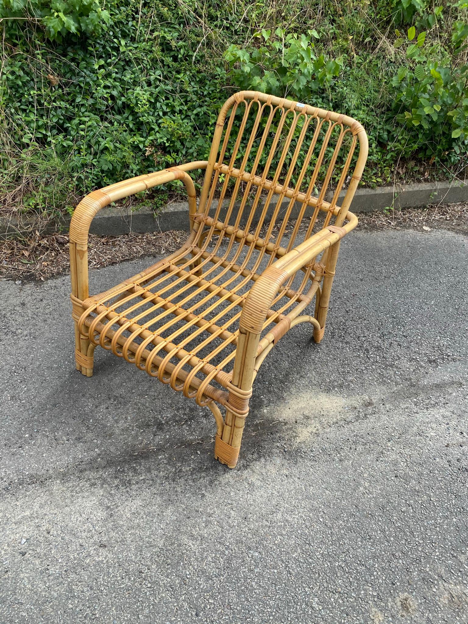 Fin du 20e siècle 4 fauteuils en rotin et leurs coussins, datant d'environ 1970-1980 en vente