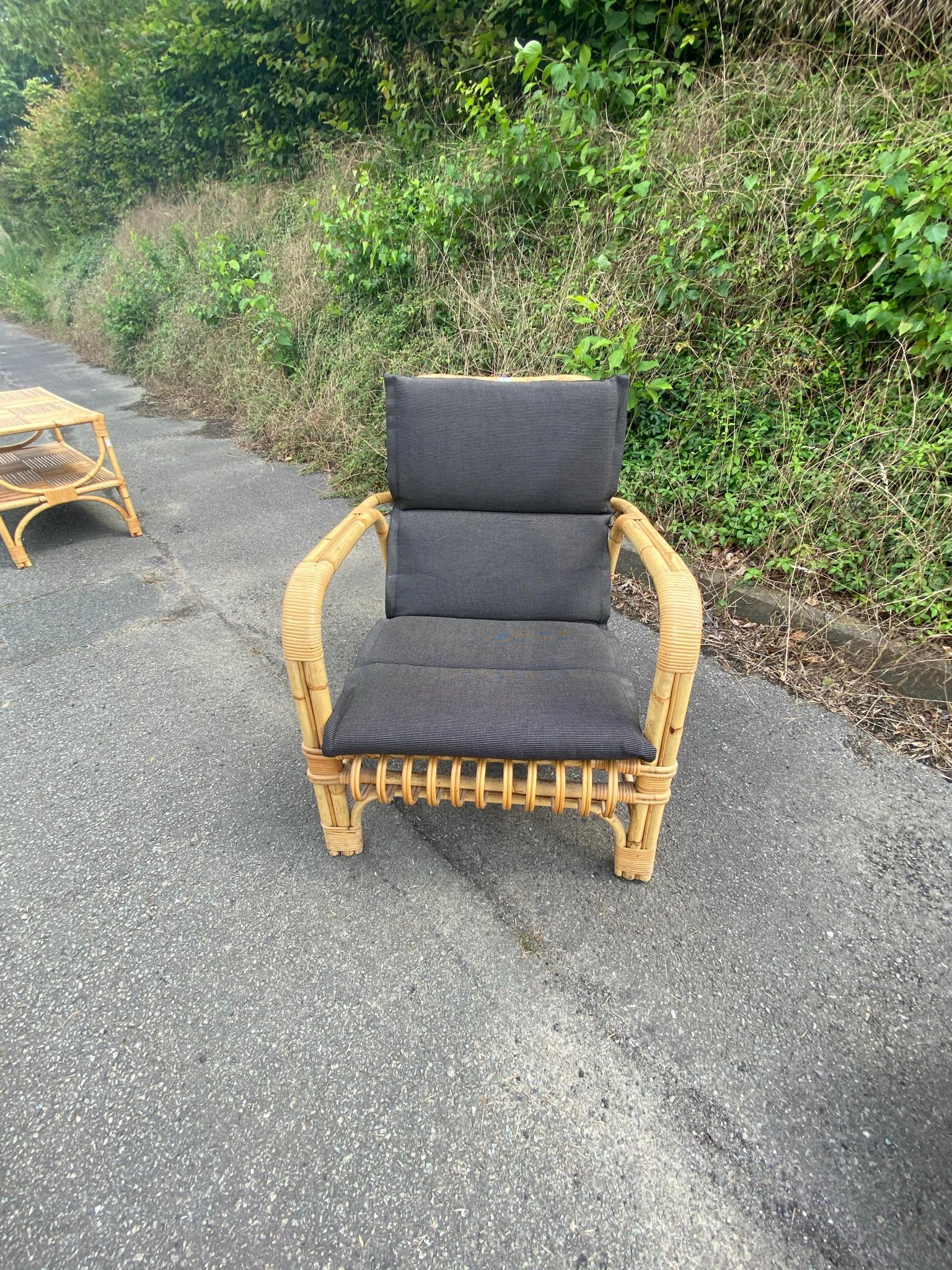 Bambou 4 fauteuils en rotin et leurs coussins, datant d'environ 1970-1980 en vente