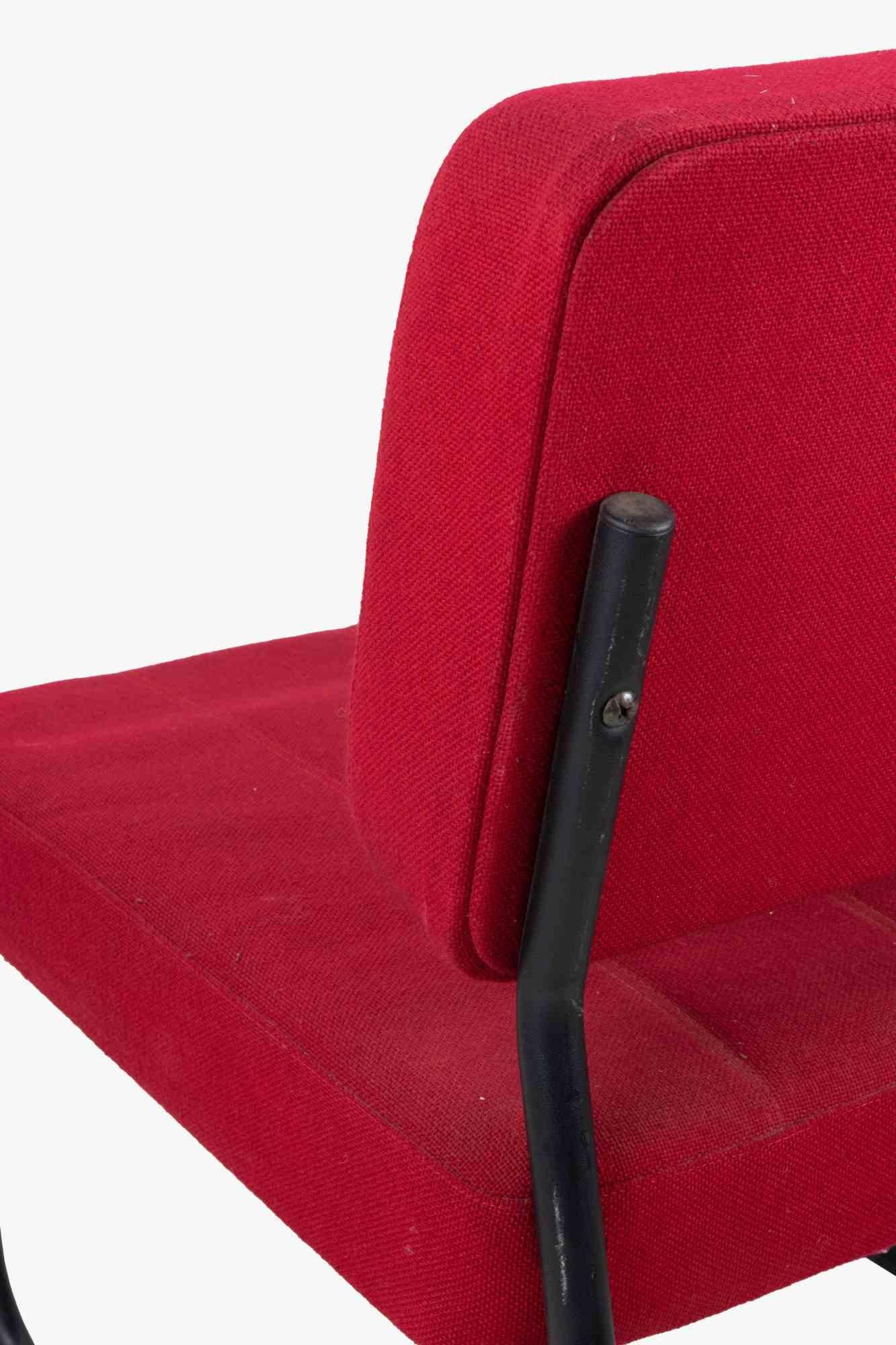 4 Stühle aus italienischer Produktion, realisiert in den 1970er Jahren.

Lackiertes Metall und roter Stoff.

Sitzhöhe cm. 41

Sehr guter Zustand.