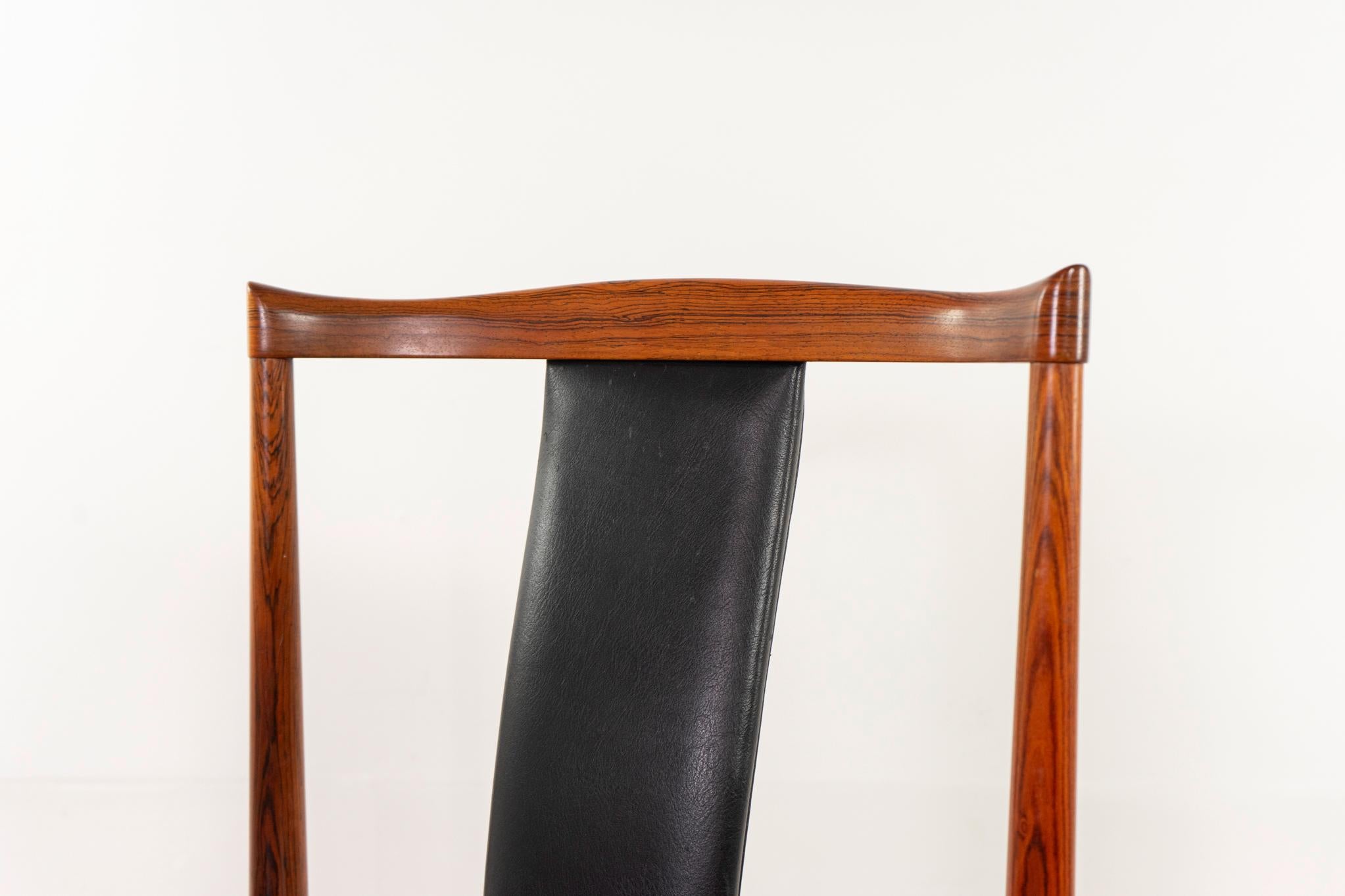 Scandinave moderne 4 chaises de salle à manger en bois de rose par Erling Torvits en vente