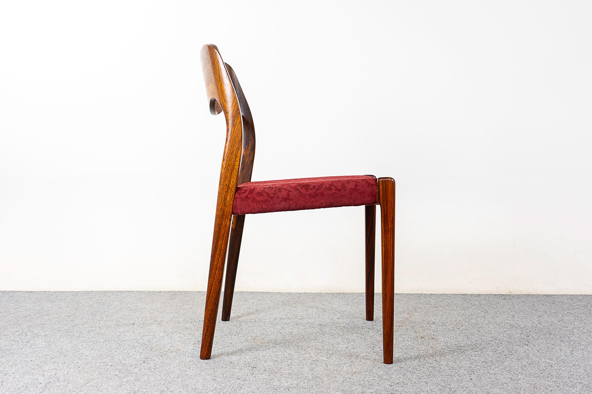 Milieu du XXe siècle 4 chaises de salle à manger modèle 71 de Niels Otto Moller