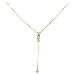Collar Colgante de Oro Amarillo con 4 Diamantes Brillantes Redondos en Caída