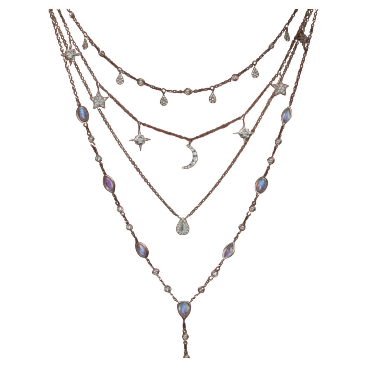 Semplicemente bello! Collana a più elementi composta da 4 file di cristalli a cascata in tonalità oro con ciondolo a più strati. Una collana tutta in uno! Realizzato a mano con montatura in tonalità oro. Più bello in tempo reale! Con il suo design