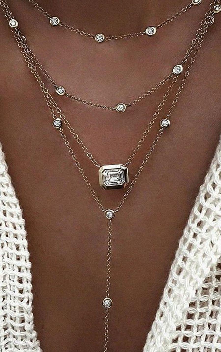 Moderno Collana con 4 ciondoli di cristallo vintage a più strati in tonalità argento in vendita