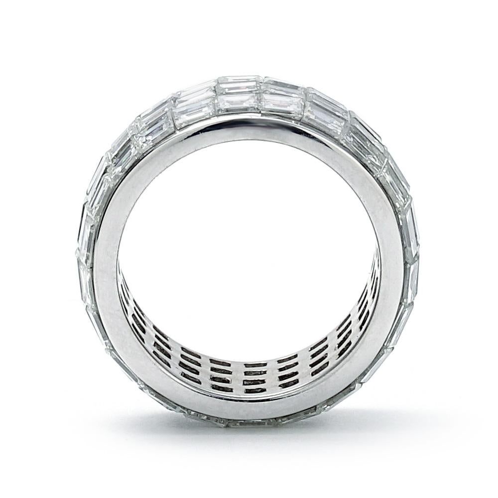 4 Row Unsichtbar gefasster Diamant-Eternity-Ring 13,80 Karat (Moderne) im Angebot