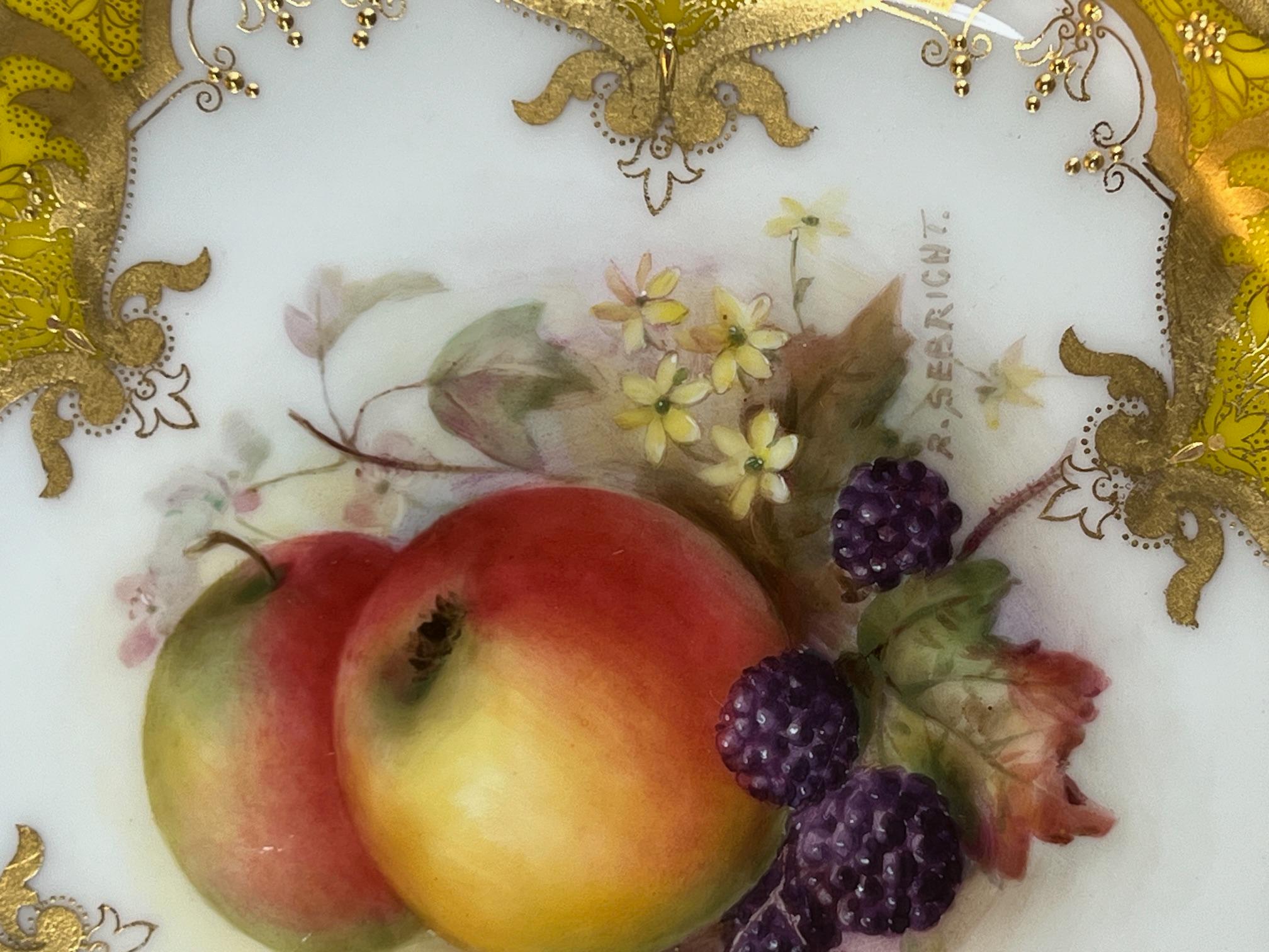 Smaltato 4 piatti da dessert Royal Worcester dipinti a mano con frutta, firmati dall'artista Sebright in vendita
