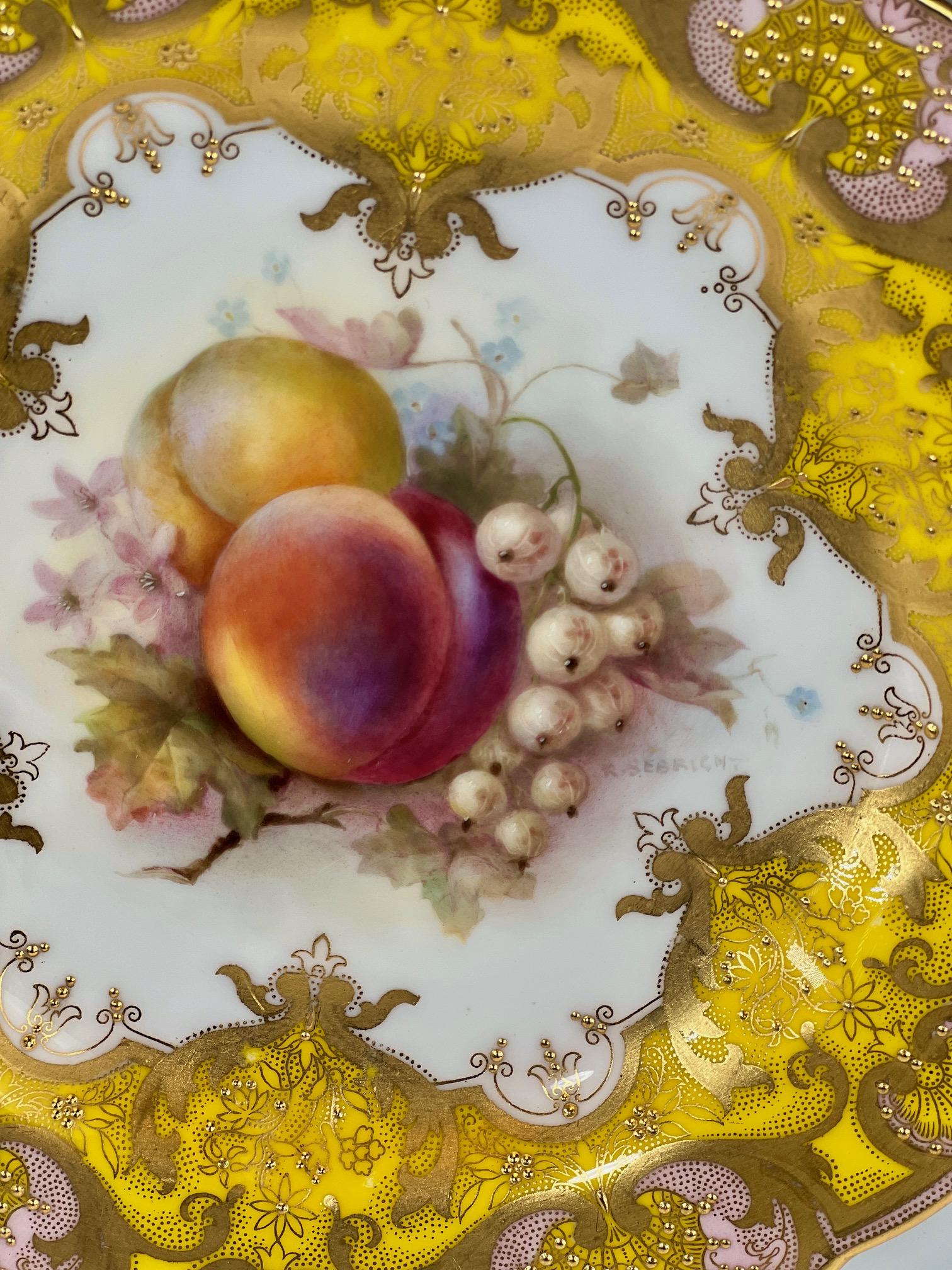 Porcellana 4 piatti da dessert Royal Worcester dipinti a mano con frutta, firmati dall'artista Sebright in vendita