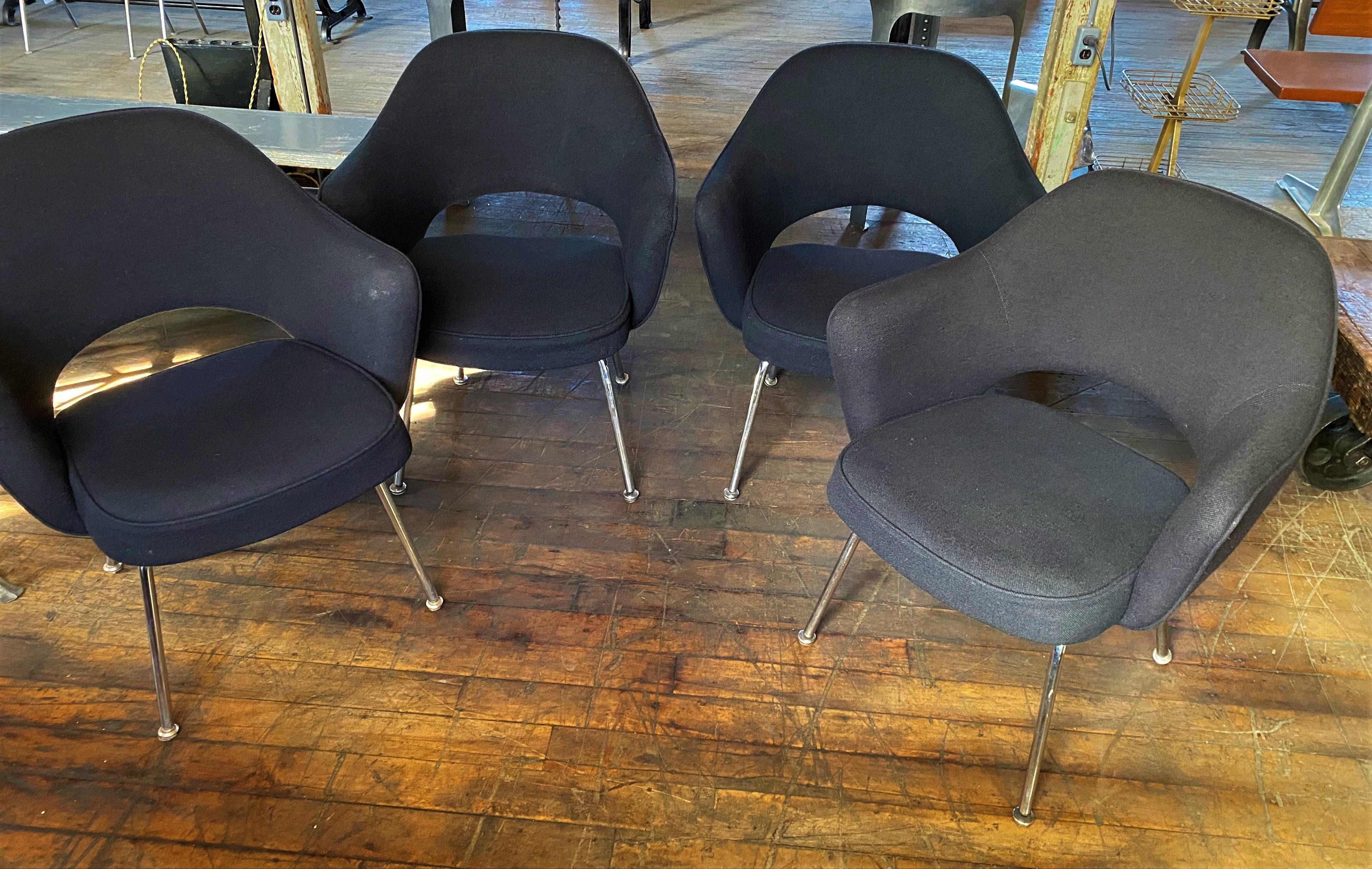 Set of 4 Saarinen executive chairs.
Overall dimensions: 23