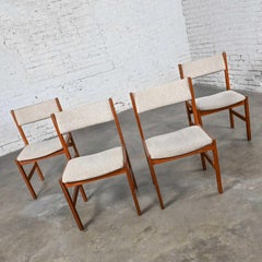 4 chaises de salle à manger de style scandinave moderne Sun Furniture en teck et tissu grège