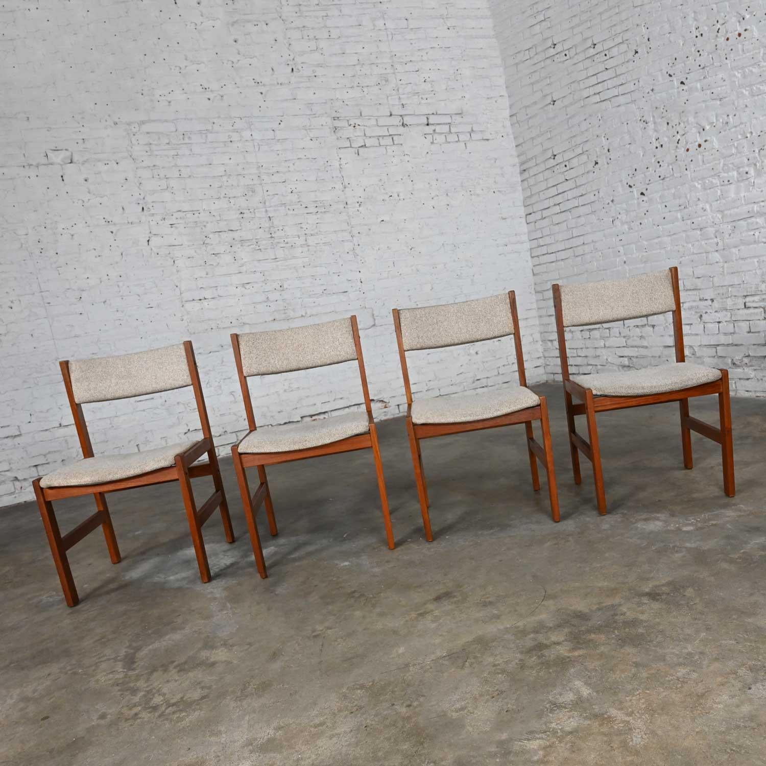 4 Scandinavian Modern Style Sun Furniture Teak & Oatmeal Fabric Dining Chairs 3