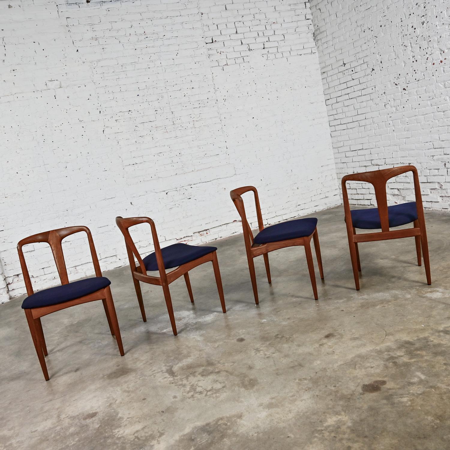 4 Scandinavian Modern Teak Juliane Dining Chairs Attributed to Johannes Andersen For Sale 4