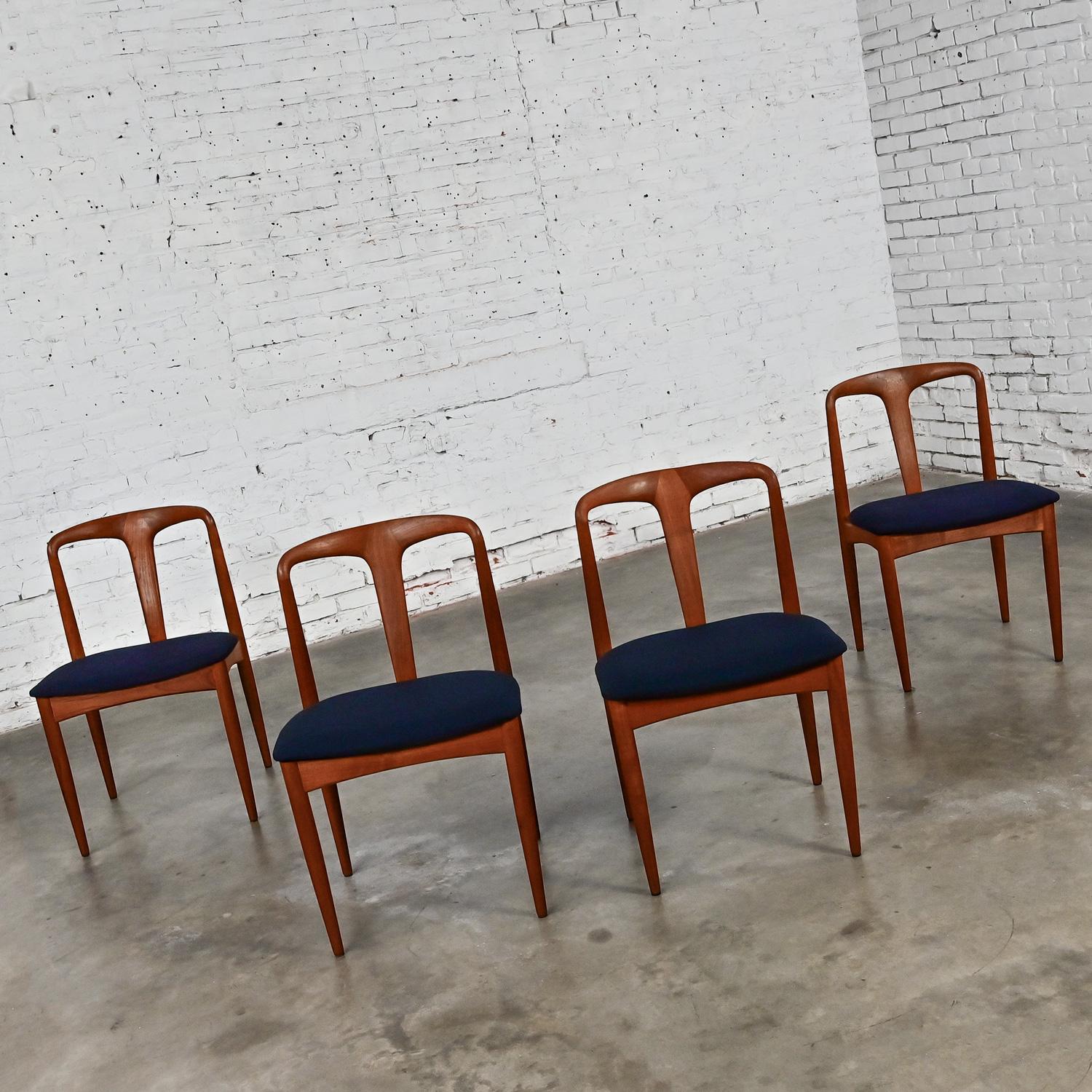 4 Scandinavian Modern Teak Juliane Dining Chairs Attributed to Johannes Andersen For Sale 5