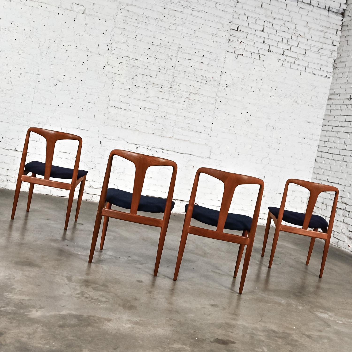 4 Scandinavian Modern Teak Juliane Dining Chairs Attributed to Johannes Andersen For Sale 6
