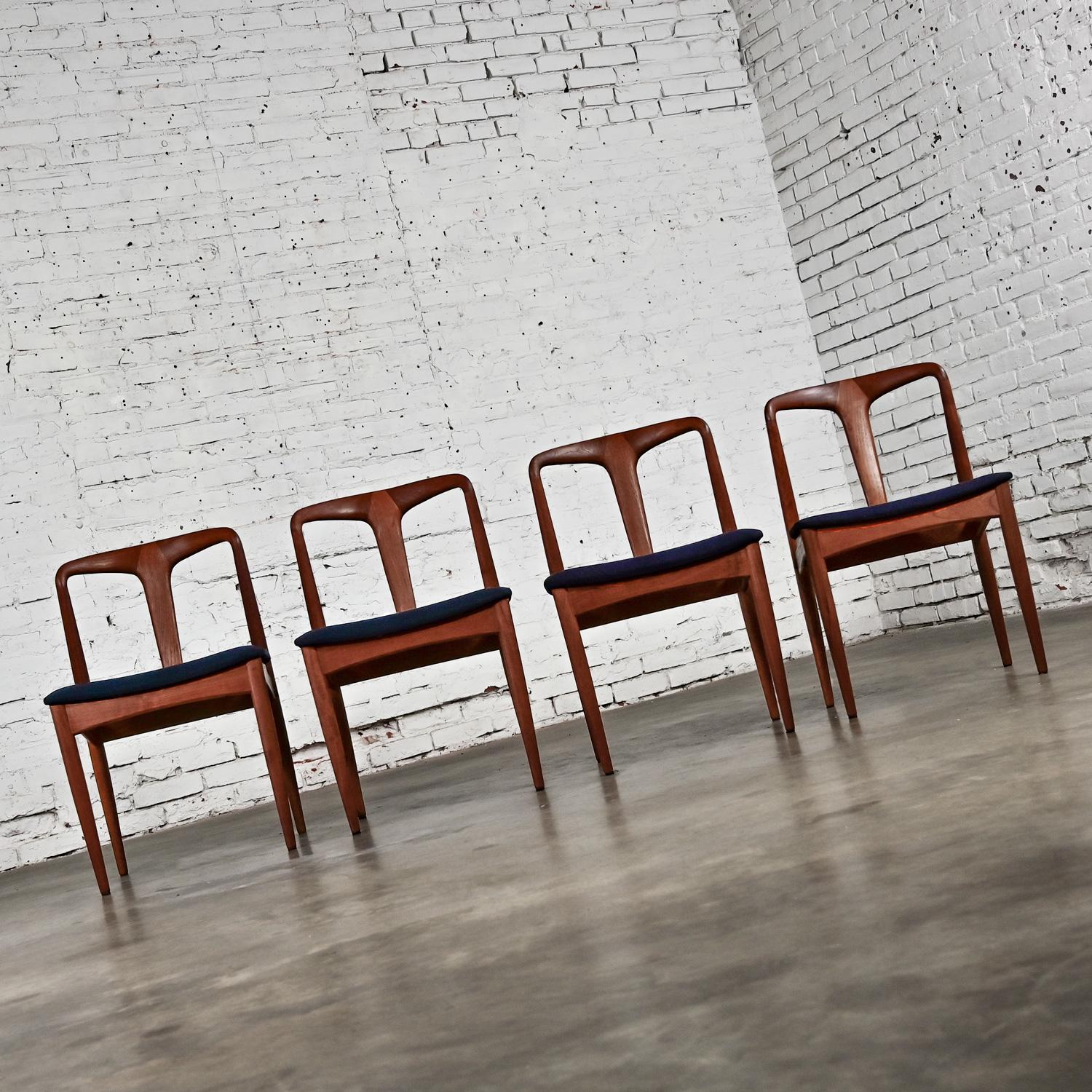 4 Scandinavian Modern Teak Juliane Dining Chairs Attributed to Johannes Andersen For Sale 7
