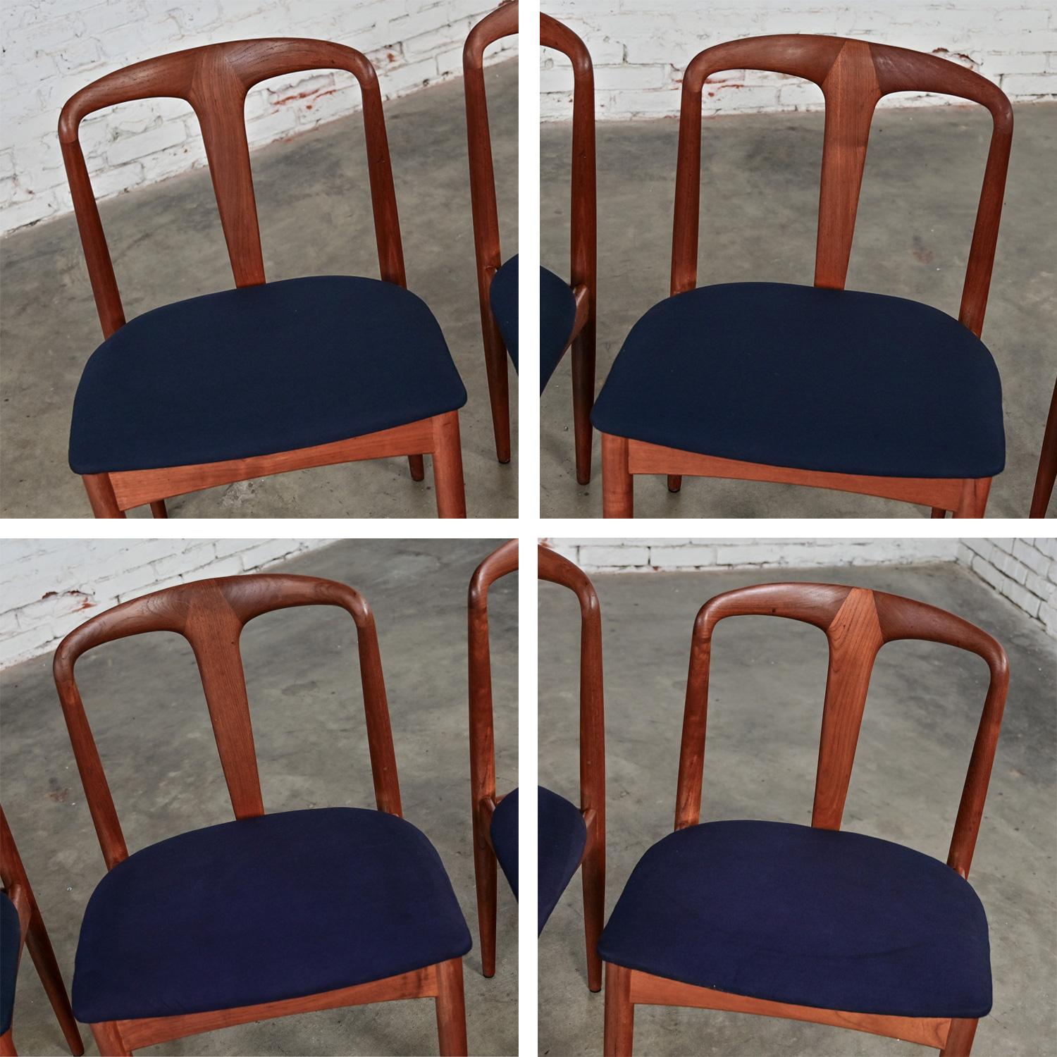 4 Scandinavian Modern Teak Juliane Dining Chairs Attributed to Johannes Andersen For Sale 9
